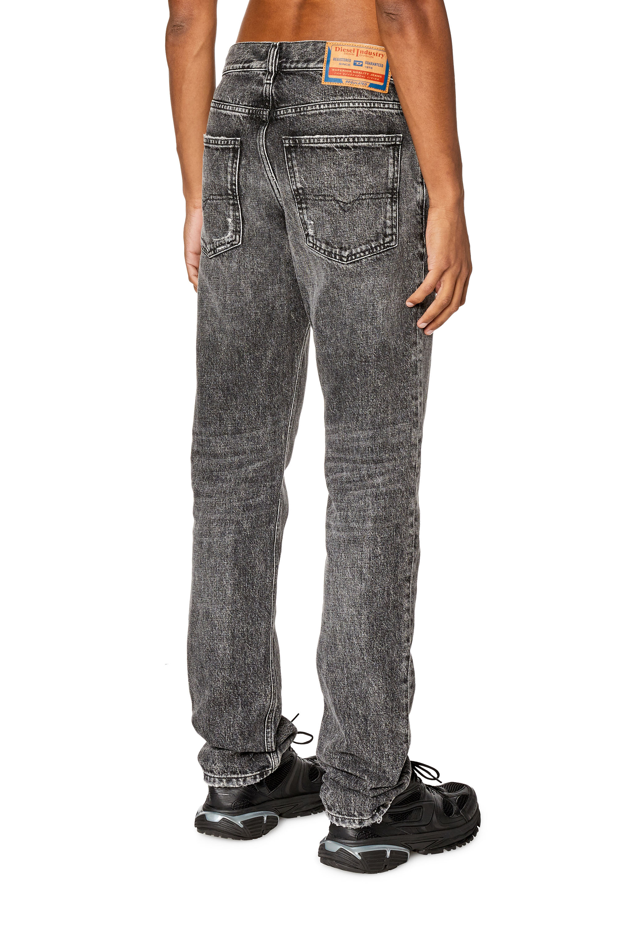 Diesel - Straight Jeans 1995 D-Sark 007S1, ブラック/ダークグレー - Image 4