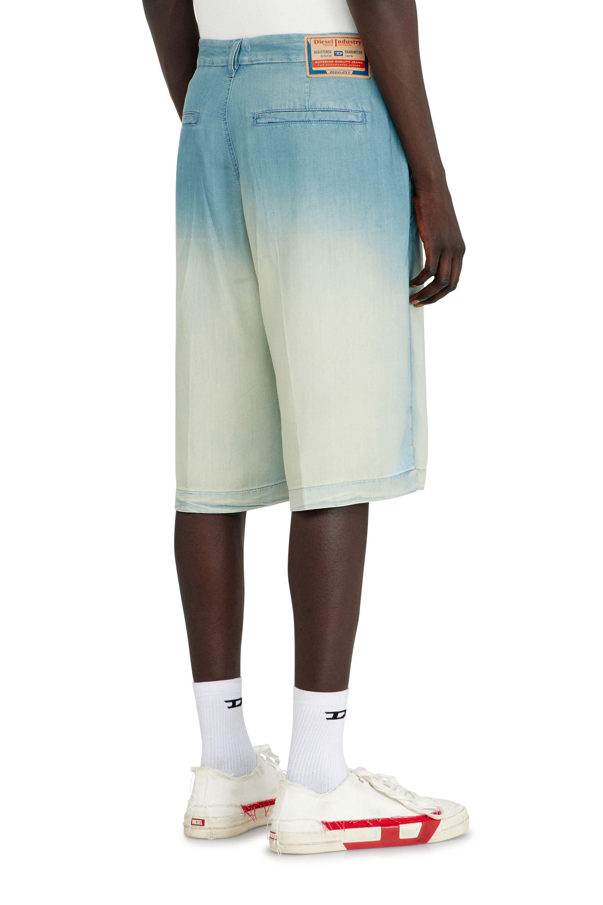 Diesel - D-TYLOR-SHORT-S, Male's デニムショートパンツ in ライトブルー - 3