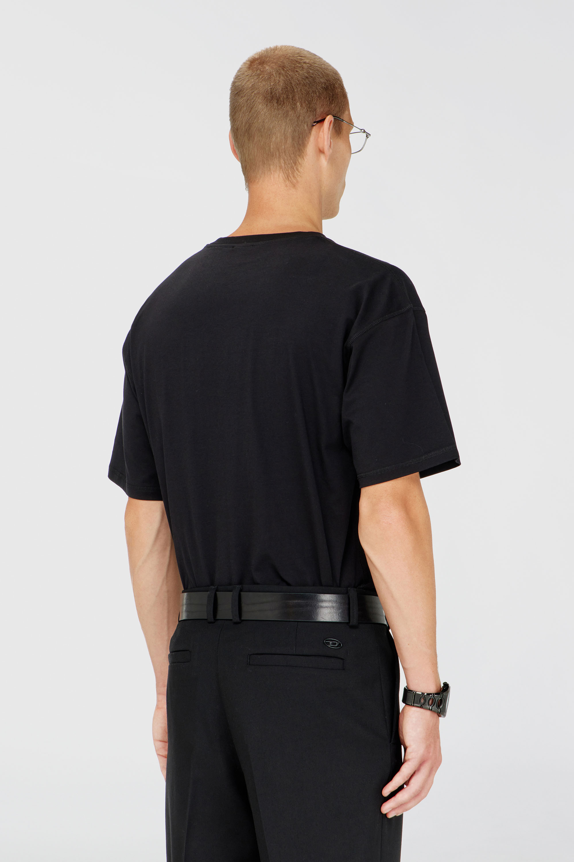 Diesel - T-LUCIEN-IHBI, Male's Tシャツ in ブラック - 5