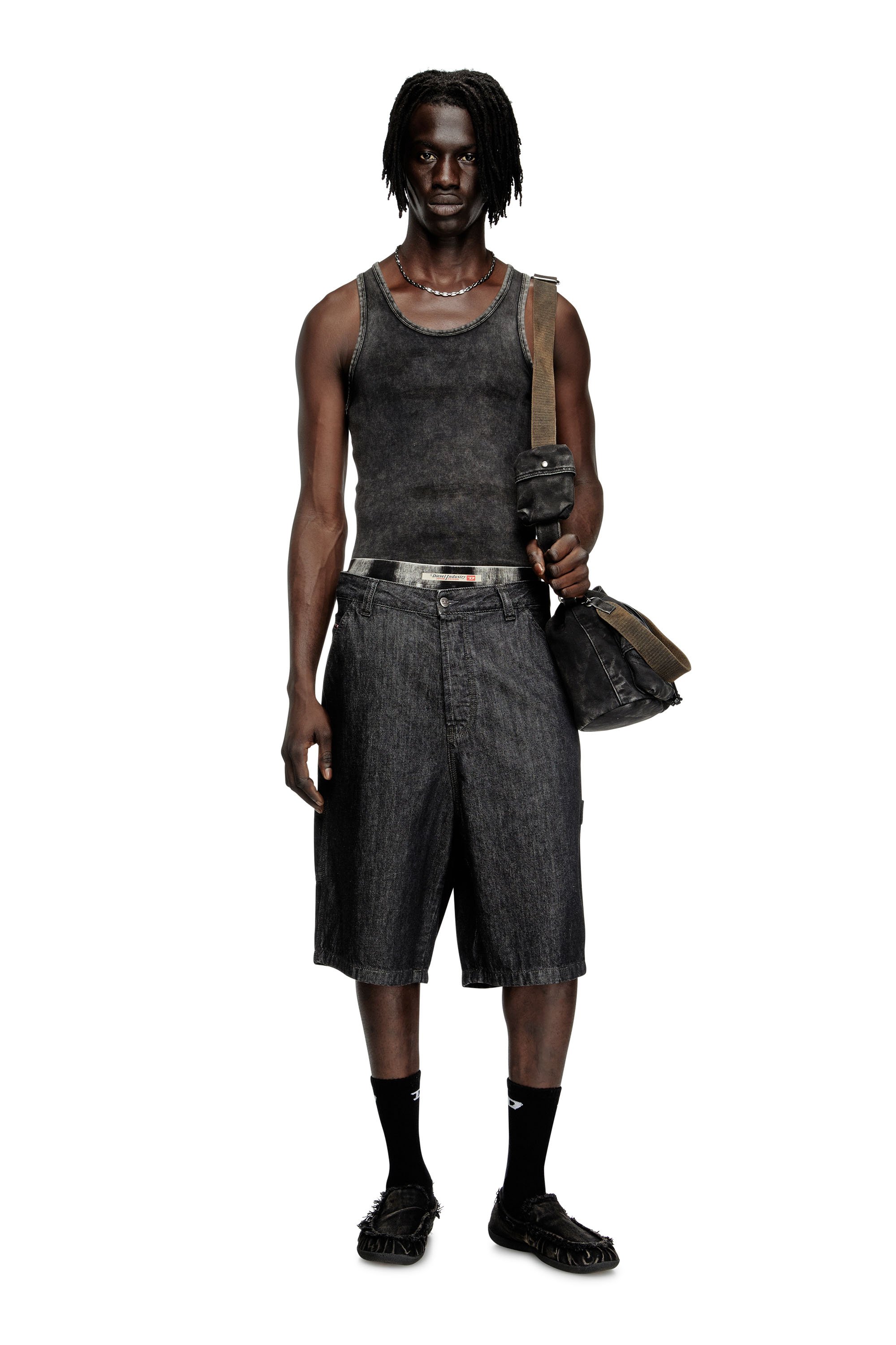 Diesel - D-LIVERY-W-SHORT, Male's Shorts in rinse-wash denim in ブラック/ダークグレー - 2