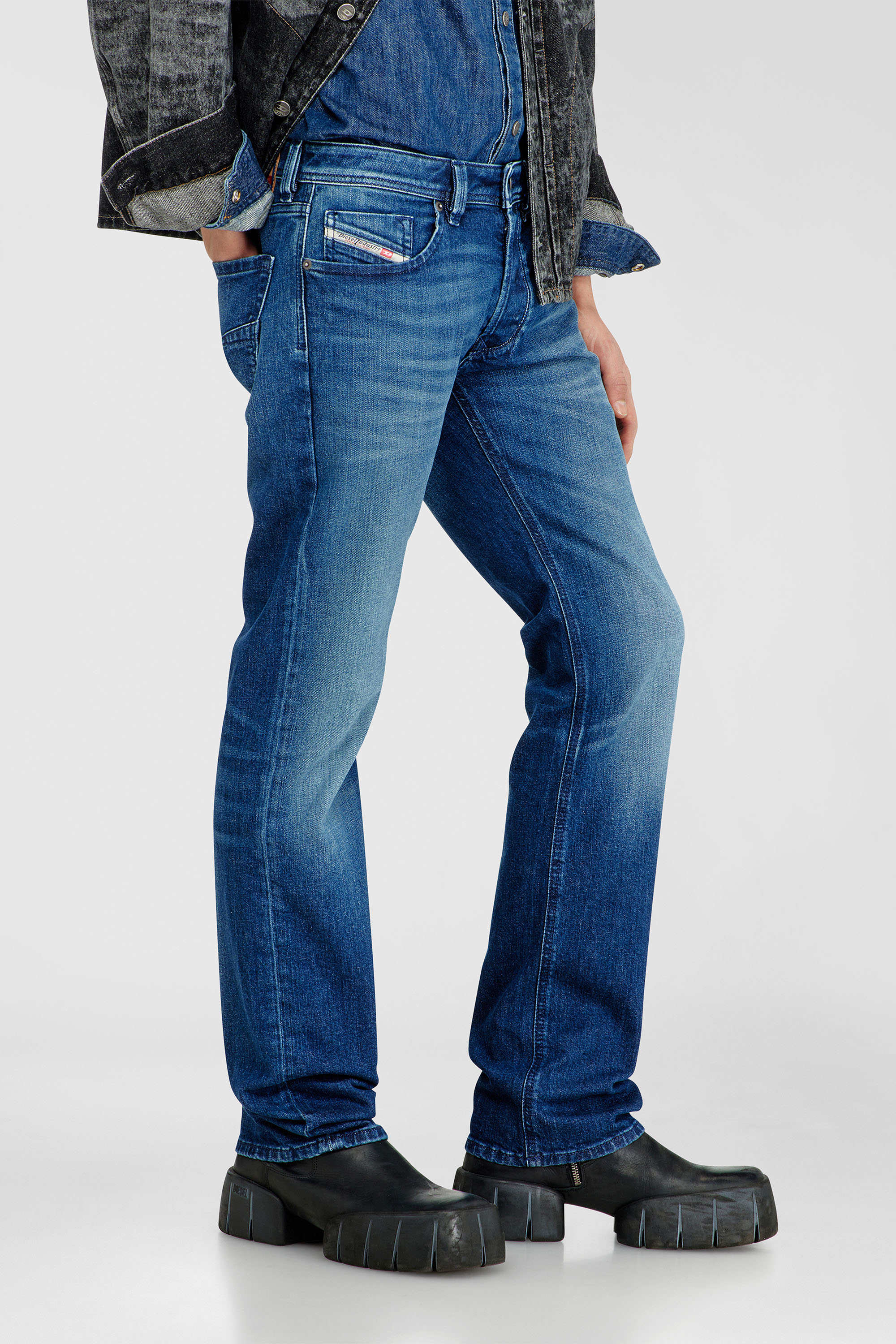 Diesel - Male's Regular Jeans 1985 Larkee 09L51, ダークブルー - 7