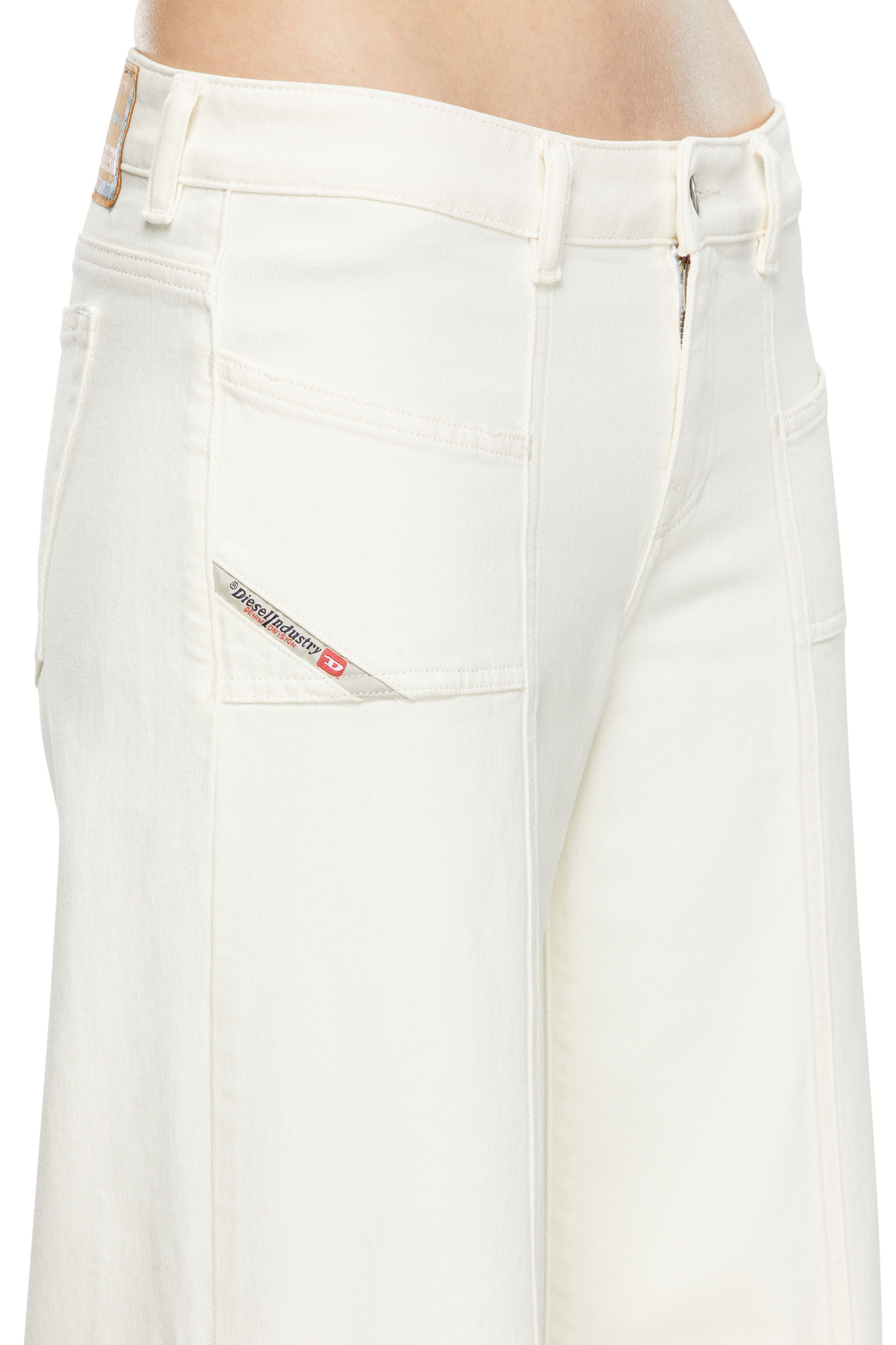 Diesel - Female's Flare Jeans D-Akii 09J68, ホワイト - 5