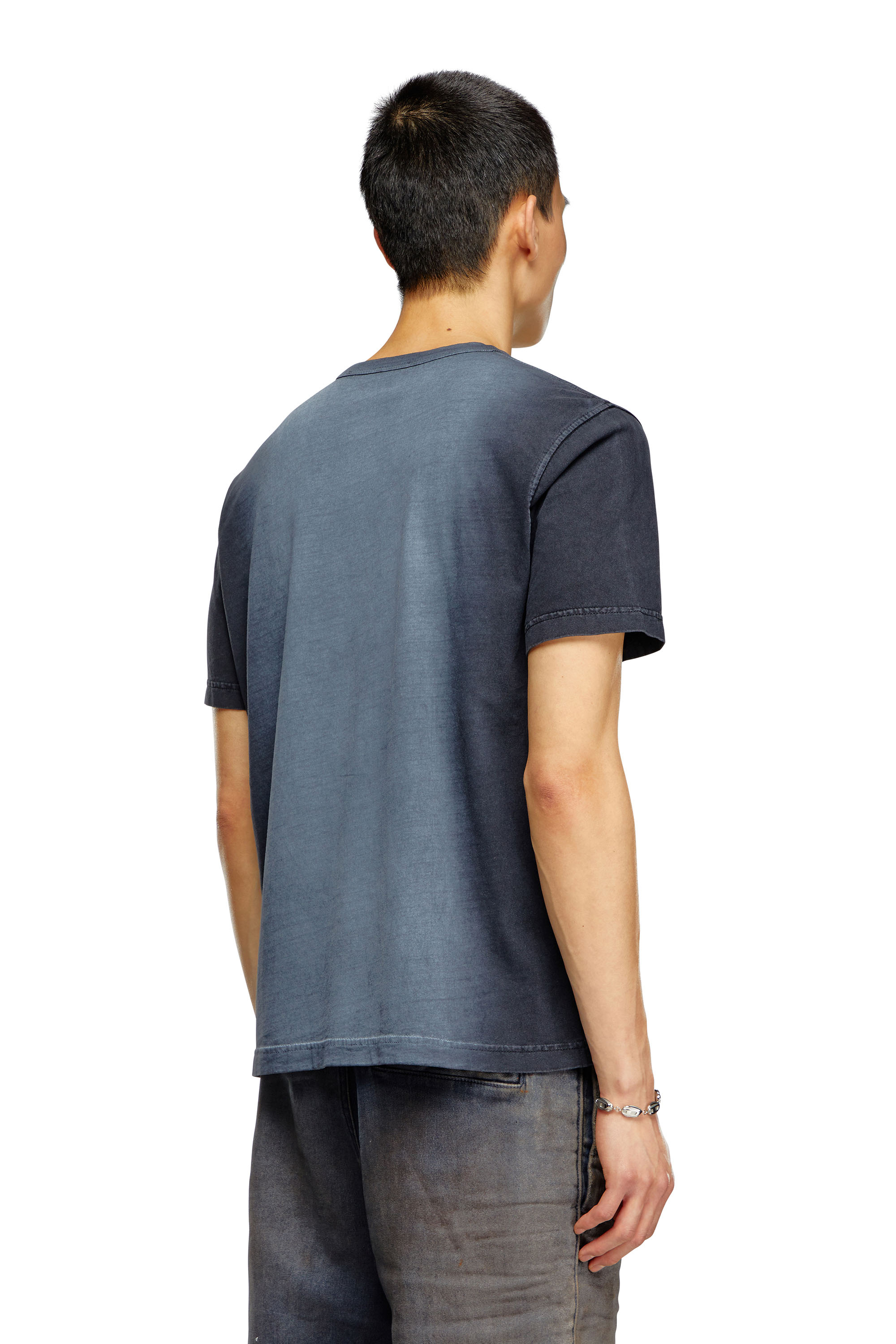 Diesel - T-ADJUST-Q2, Male's T-shirt in sprayed cotton jersey in ブラック - 4