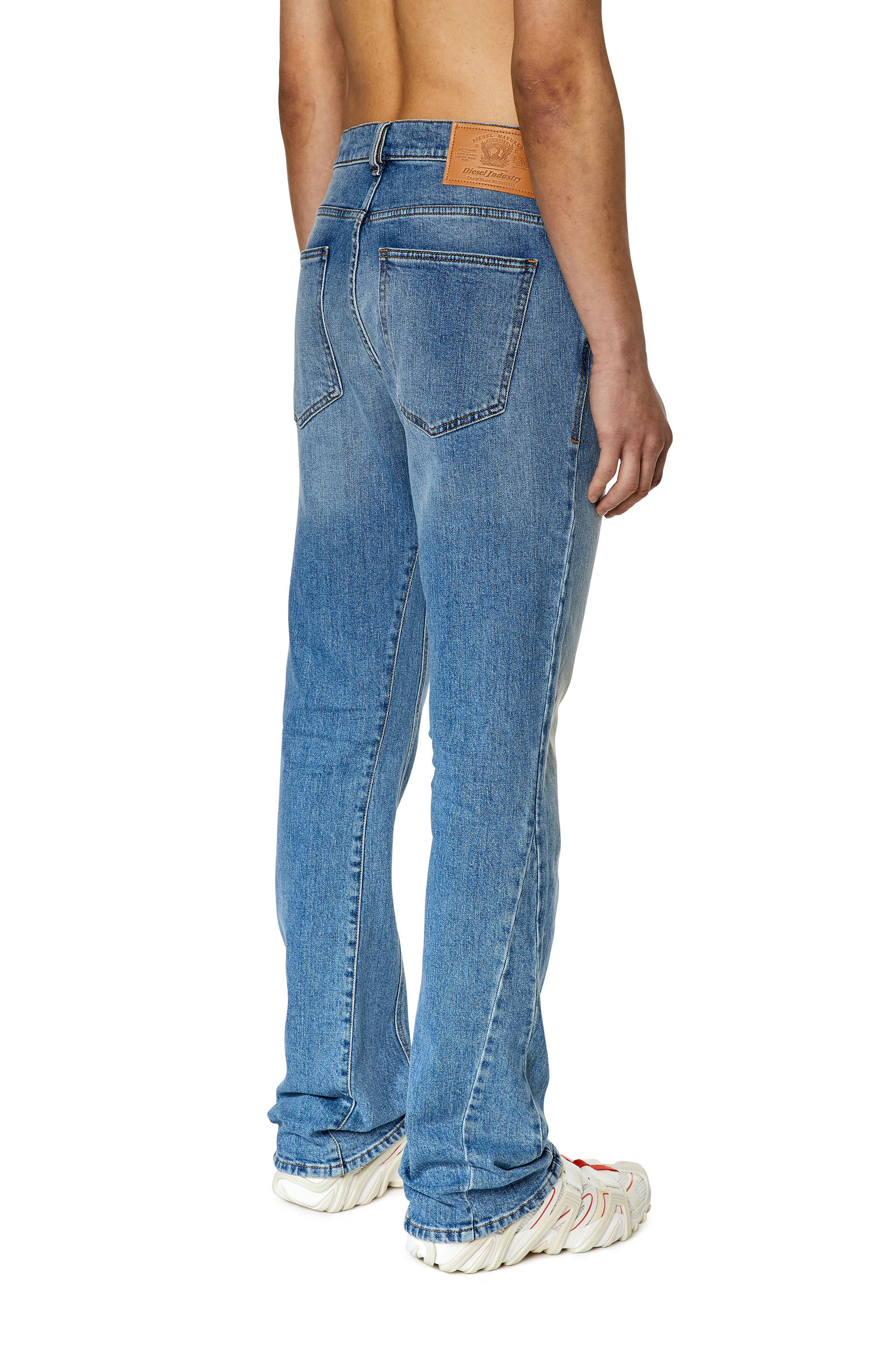 Diesel - Bootcut Jeans 2021 D-Vocs 007L3, ライトブルー - Image 3