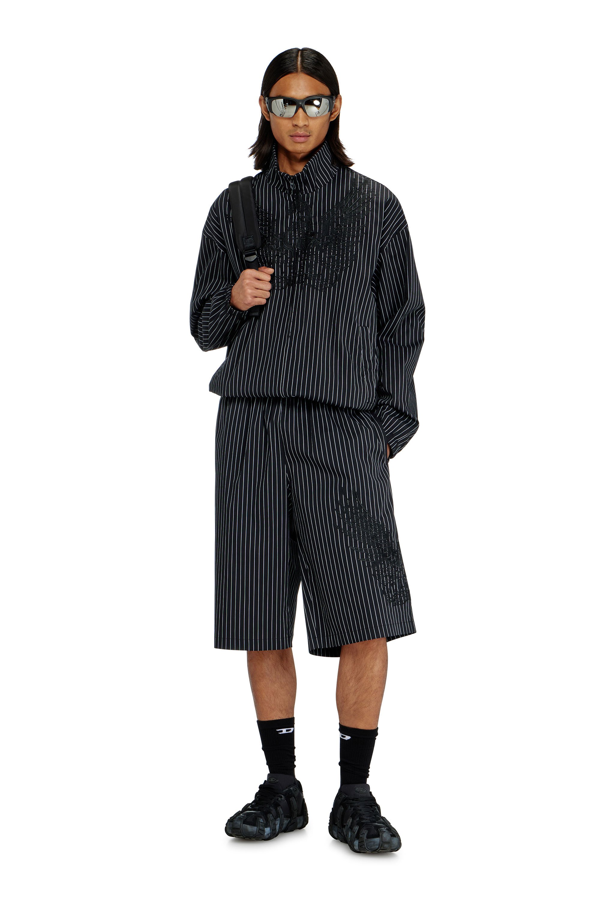 Diesel - P-THEO-SHORT-NJCA, Male's ショートパンツ in ブラック - 1