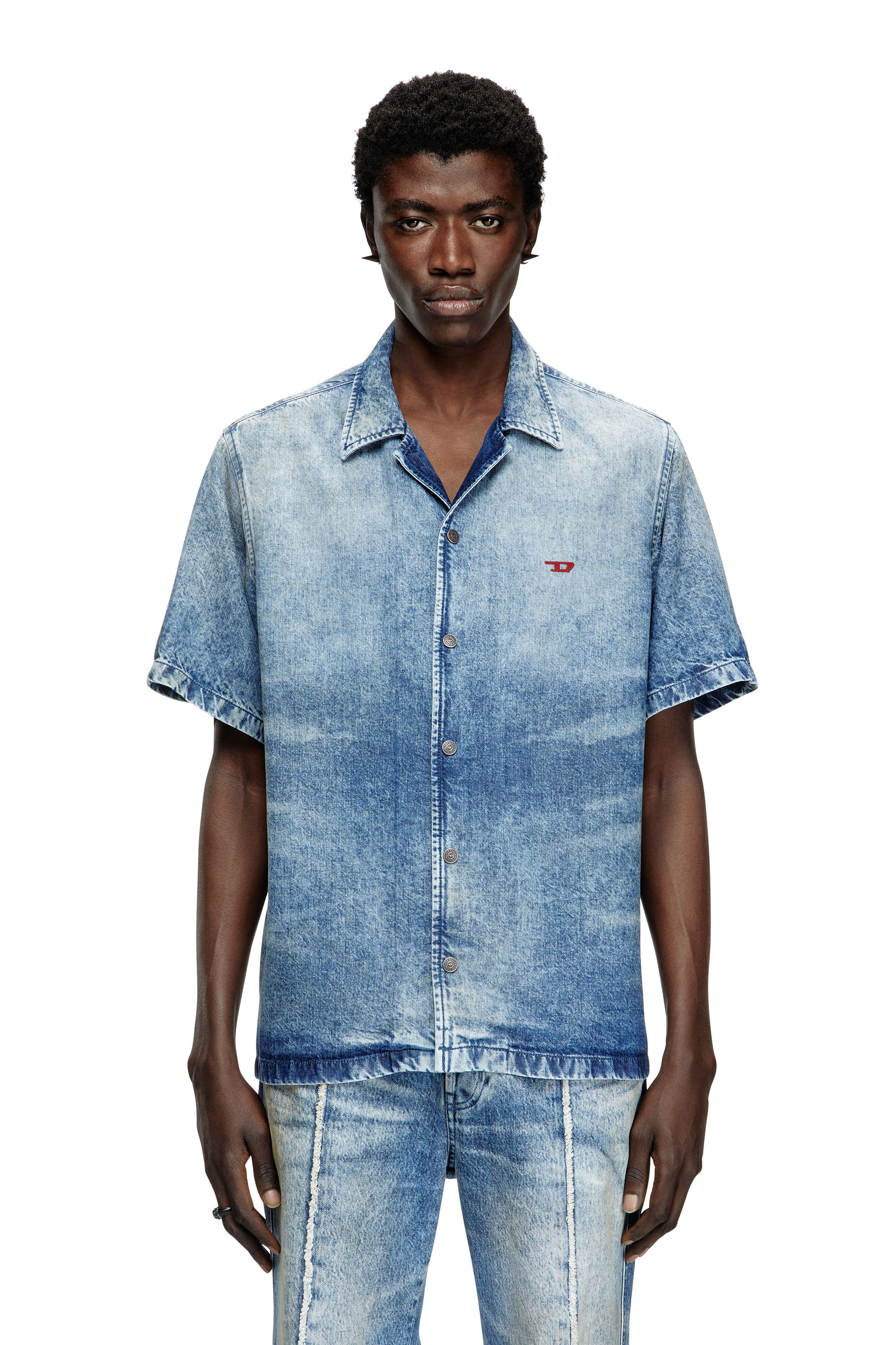Diesel - D-NABIL-FSG, Male's Bowling shirt in distressed denim in ミディアムブルー - 3