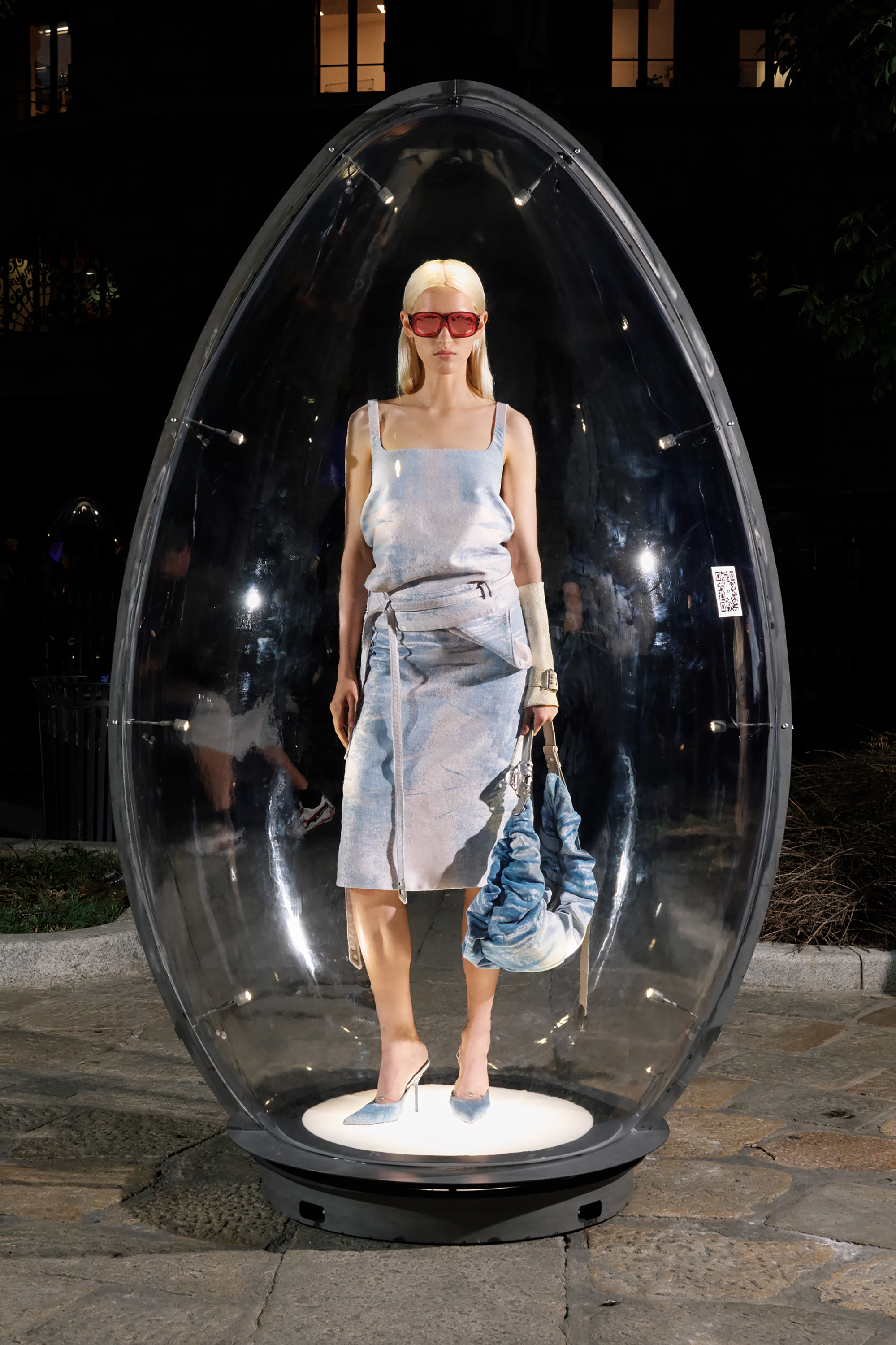 Diesel - DE-SIRA-FSI, Female's Midi skirt in coloured satin denim in ブルー/ホワイト - 6