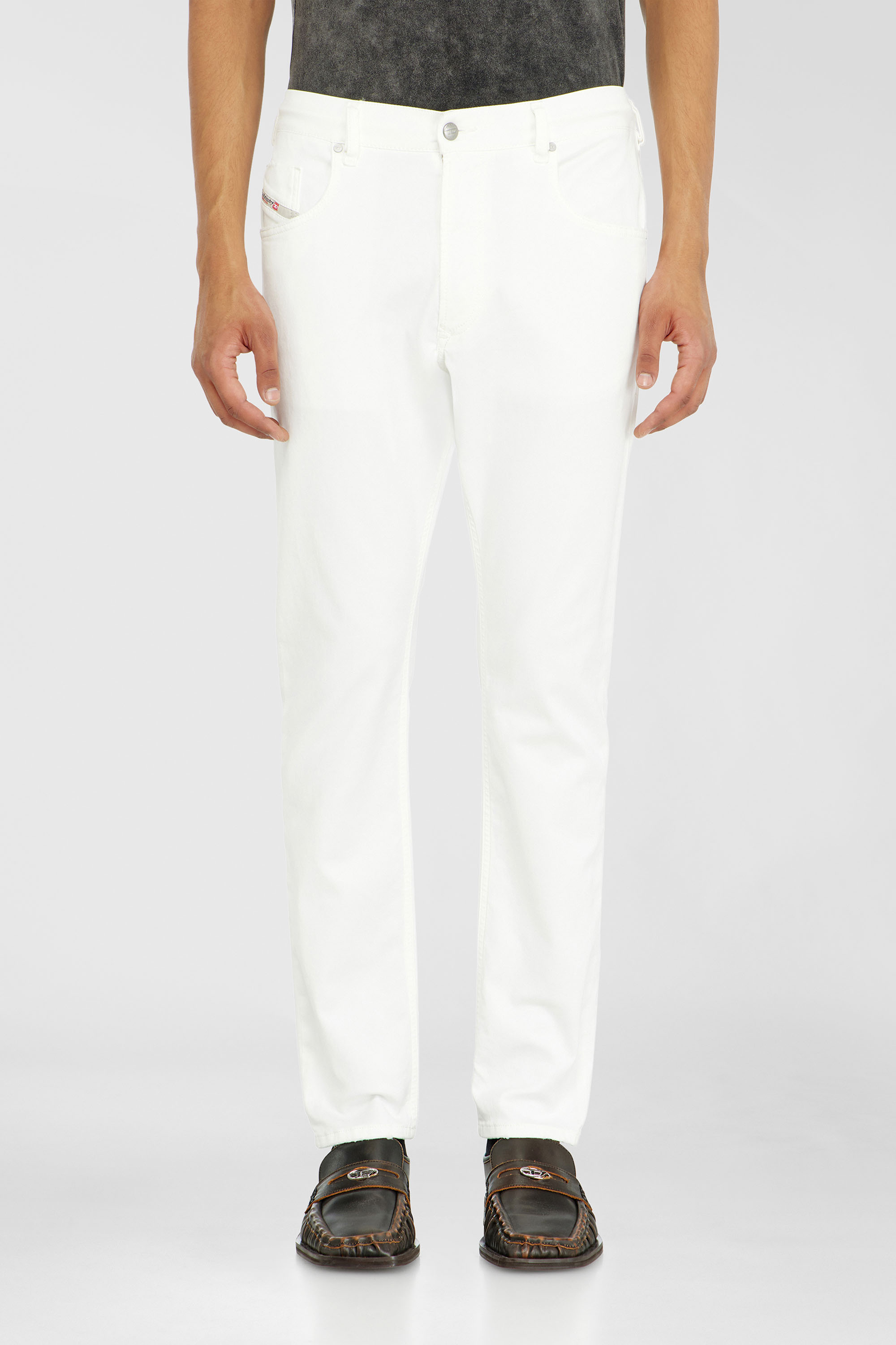 Diesel - Male's Regular 2032 D-Krooley-BW Joggjeans&reg; 068HX, ホワイト - 1