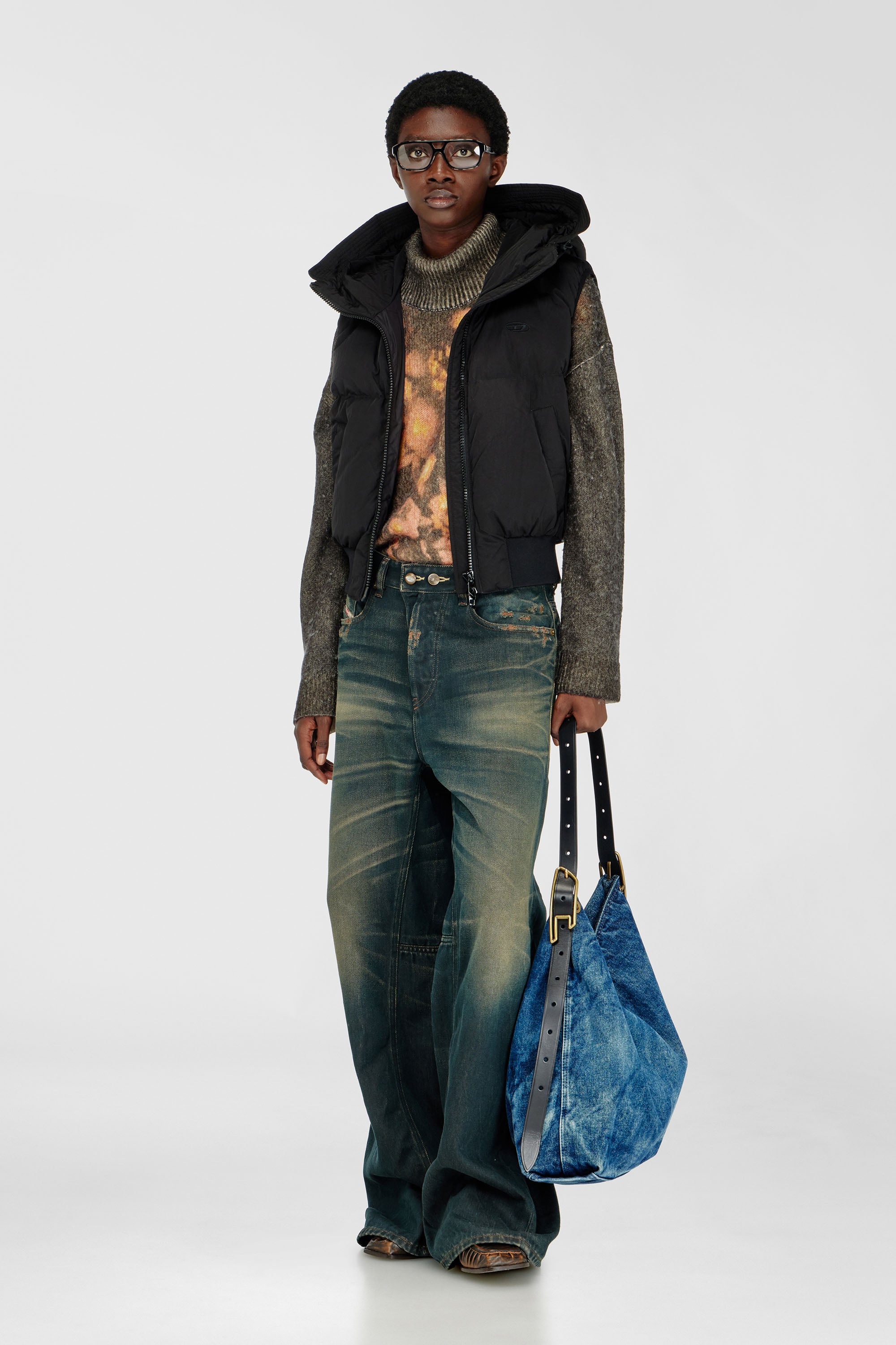 Diesel - W-PEYT-SSL-NEW-P1, Female's Hooded down vest in crinkled nylon in ブラック - 2
