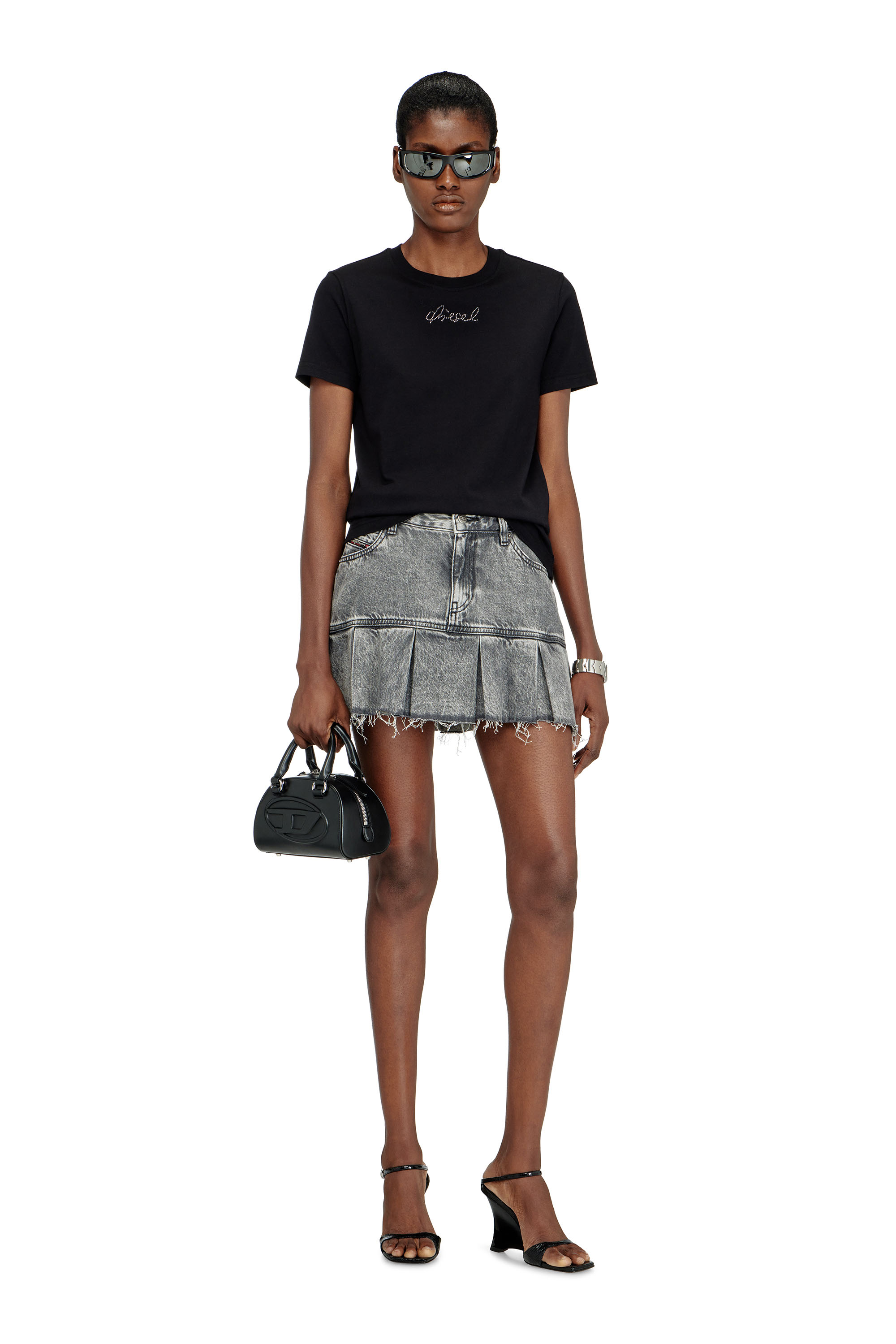 Diesel - T-REG-S2, Female's Jersey top with round neck and small Diesel logo embroidery in ブラック - 1