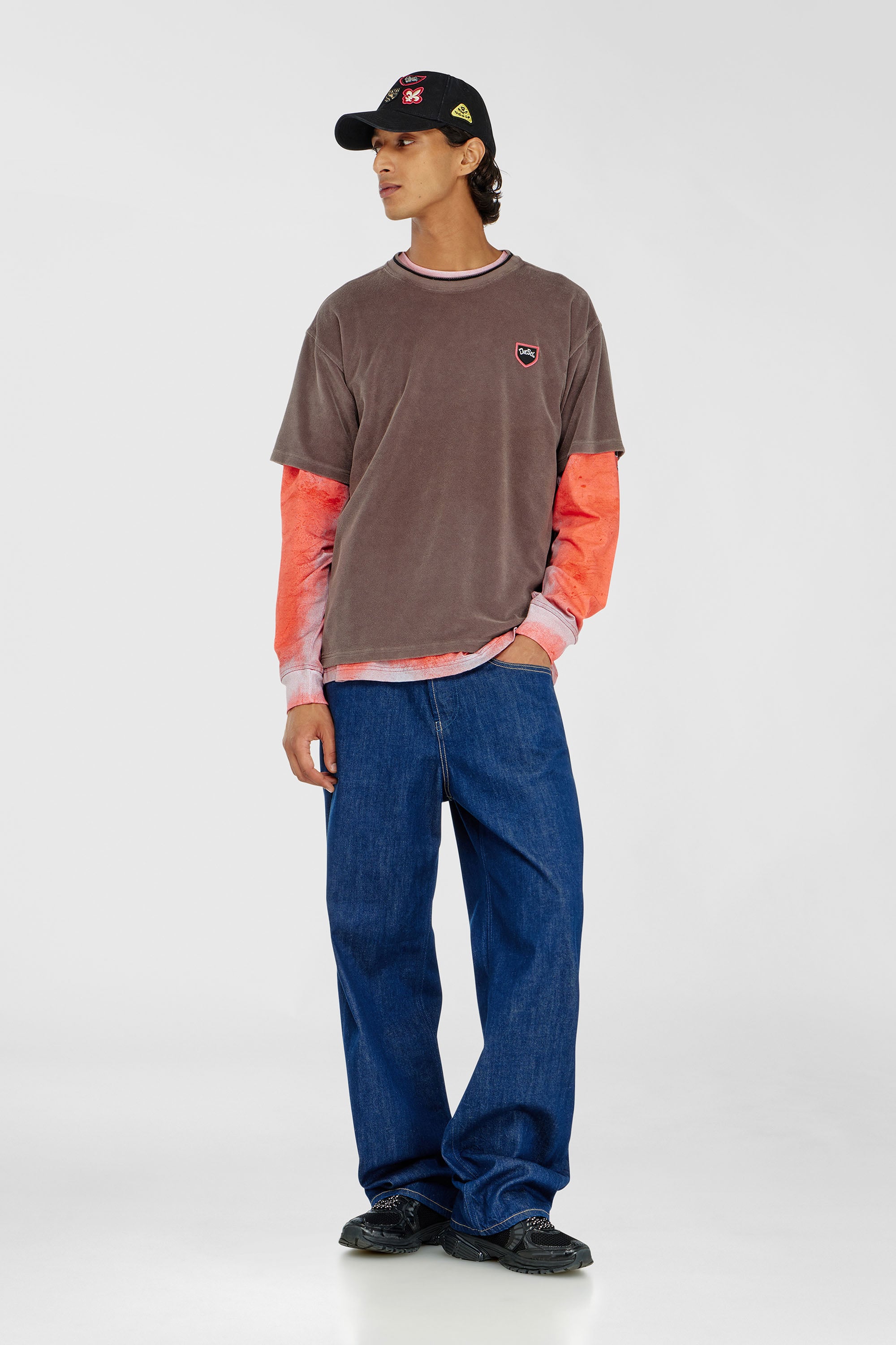 Diesel - T-SPONGY, Male's Tシャツ in ブラウン - 2