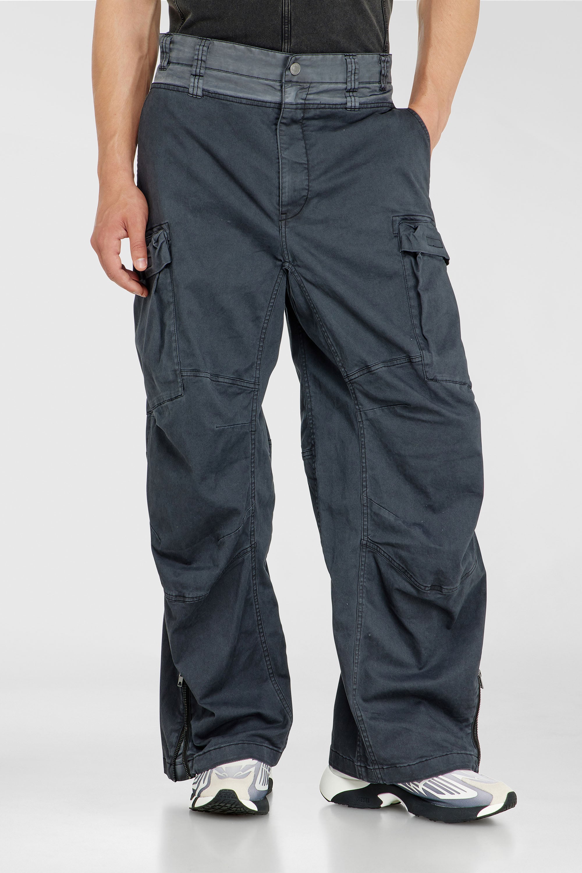 Diesel - P-DELLS, Male's パンツ in ブルー - 1