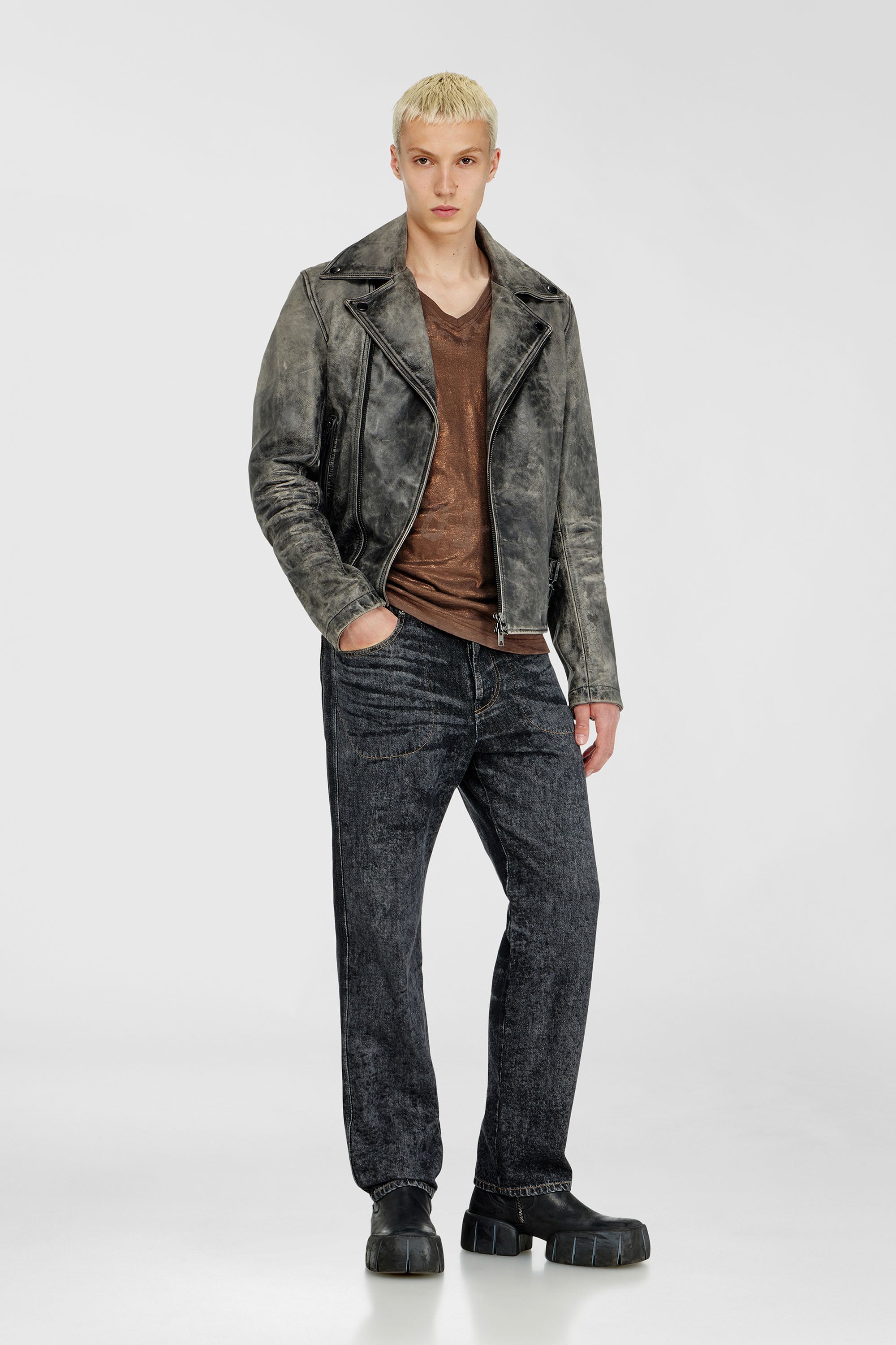 Diesel - T-ANSY-V, Male's Tシャツ in ブラウン - 2