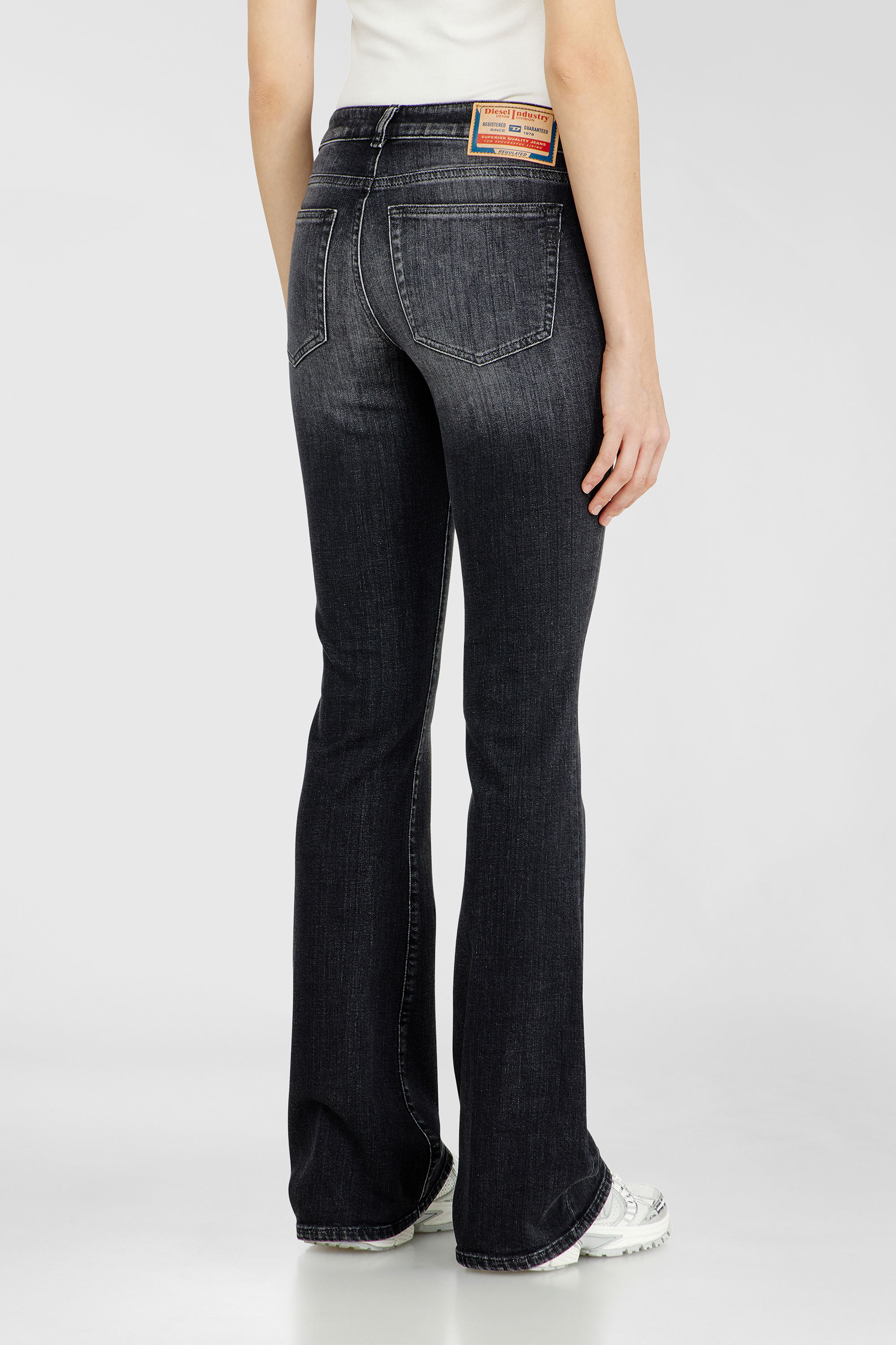 Diesel - Female's Bootcut Jeans 1969 D-Ebbey 09L98, ブラック/ダークグレー - 5