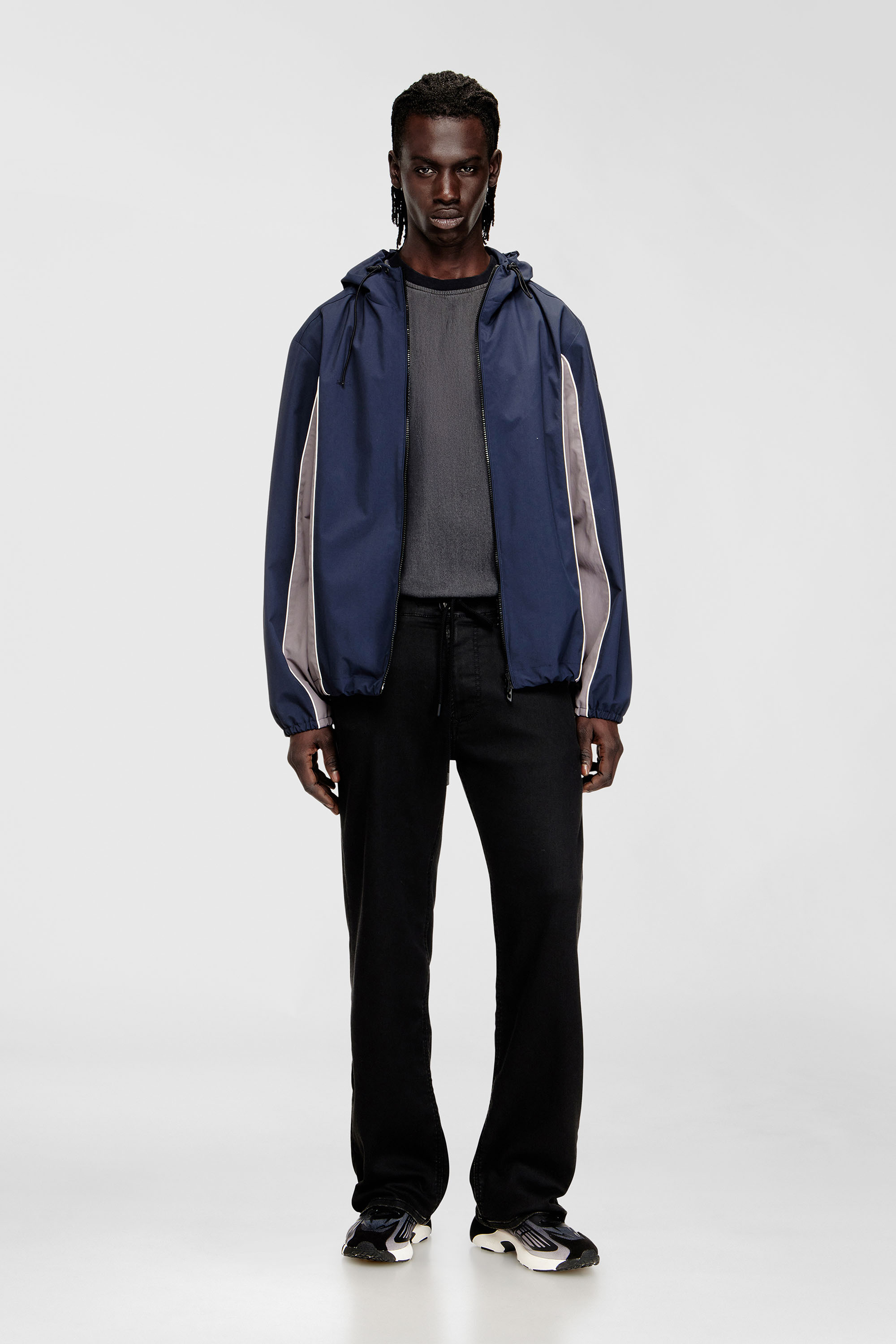 Diesel - Male's Relaxed 2080 D-Reel Joggjeans&reg; 09N90, ブラック/ダークグレー - 2