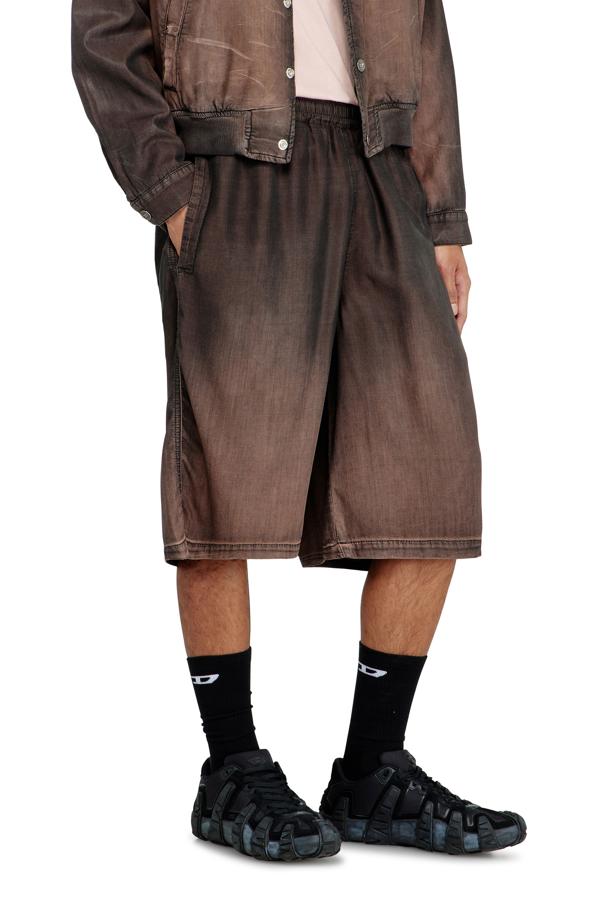 Diesel - D-RODER-SHORT-S, Unisex's デニムショートパンツ in ブラウン - 4