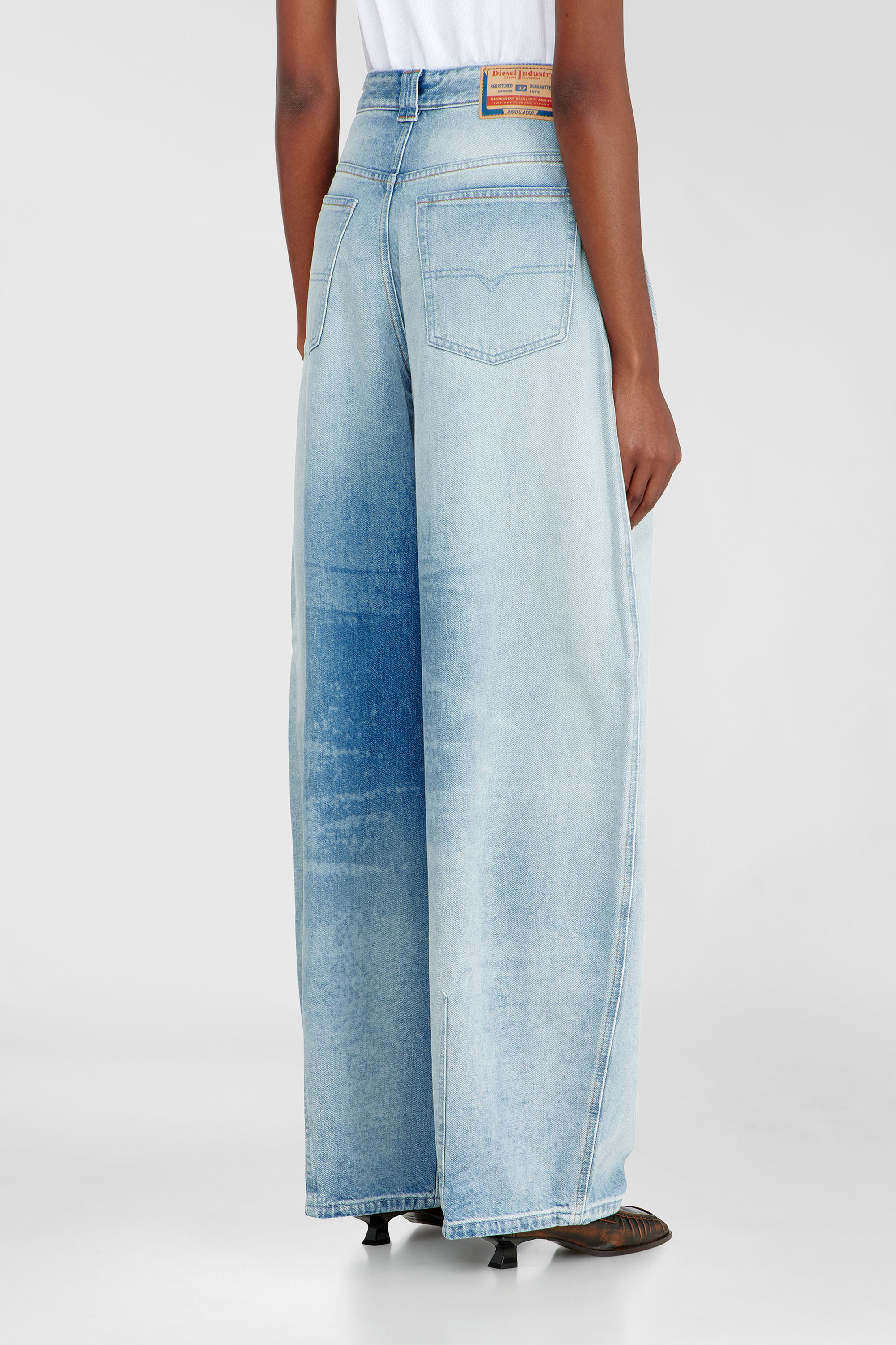 Diesel - Female's Relaxed Jeans 1987 D-Khelz 007EE, ライトブルー - 5