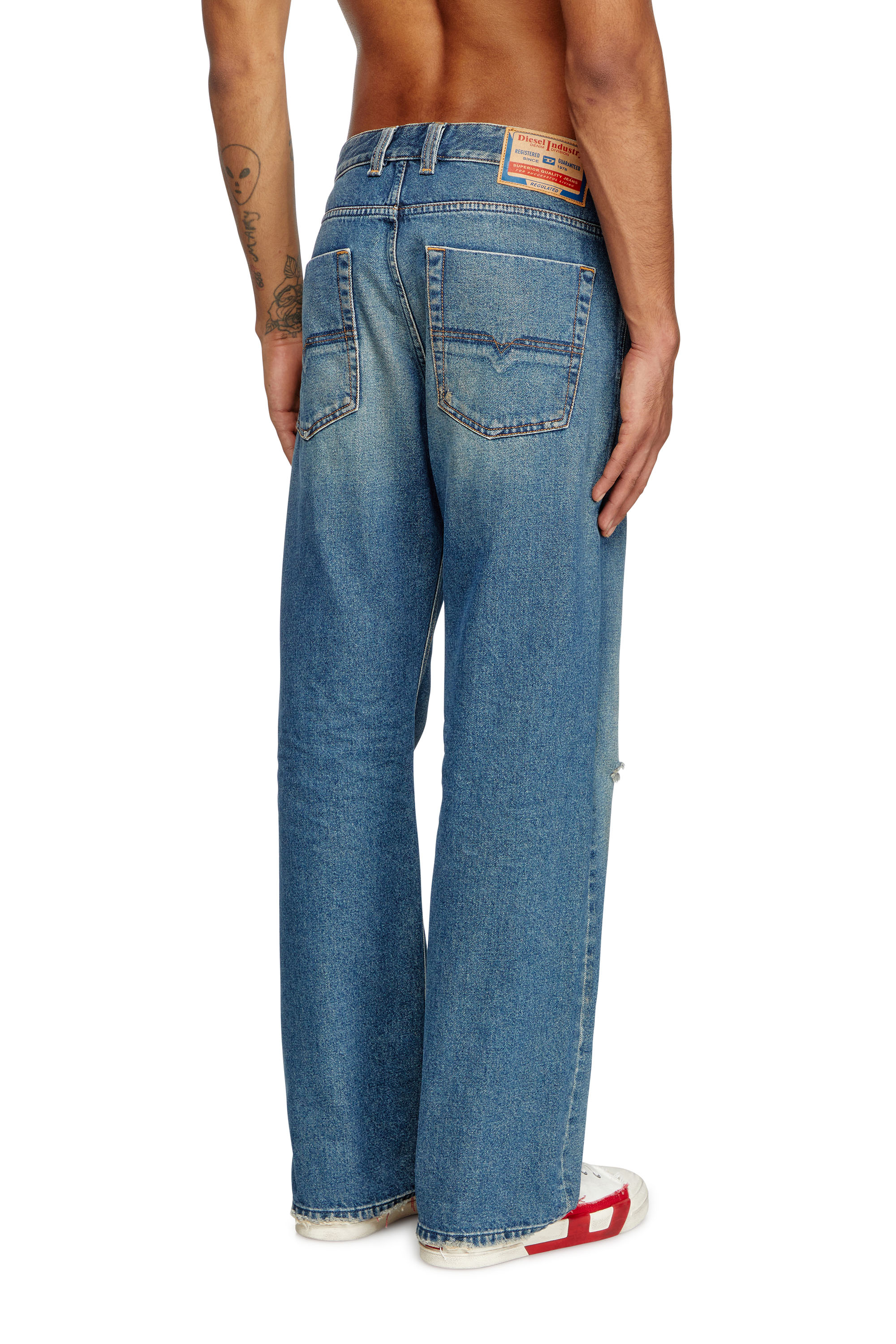 Diesel - Male's Relaxed Jeans 1980 D-Eeper 09J79, ミディアムブルー - 4