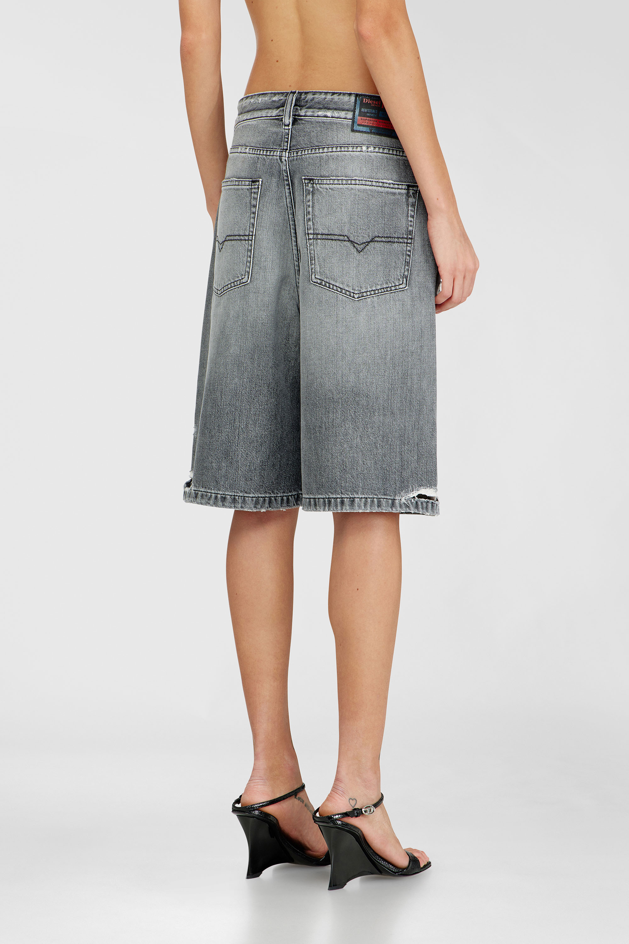Diesel - DE-SIRE-SHORT, Female's デニムショートパンツ in グレー - 4