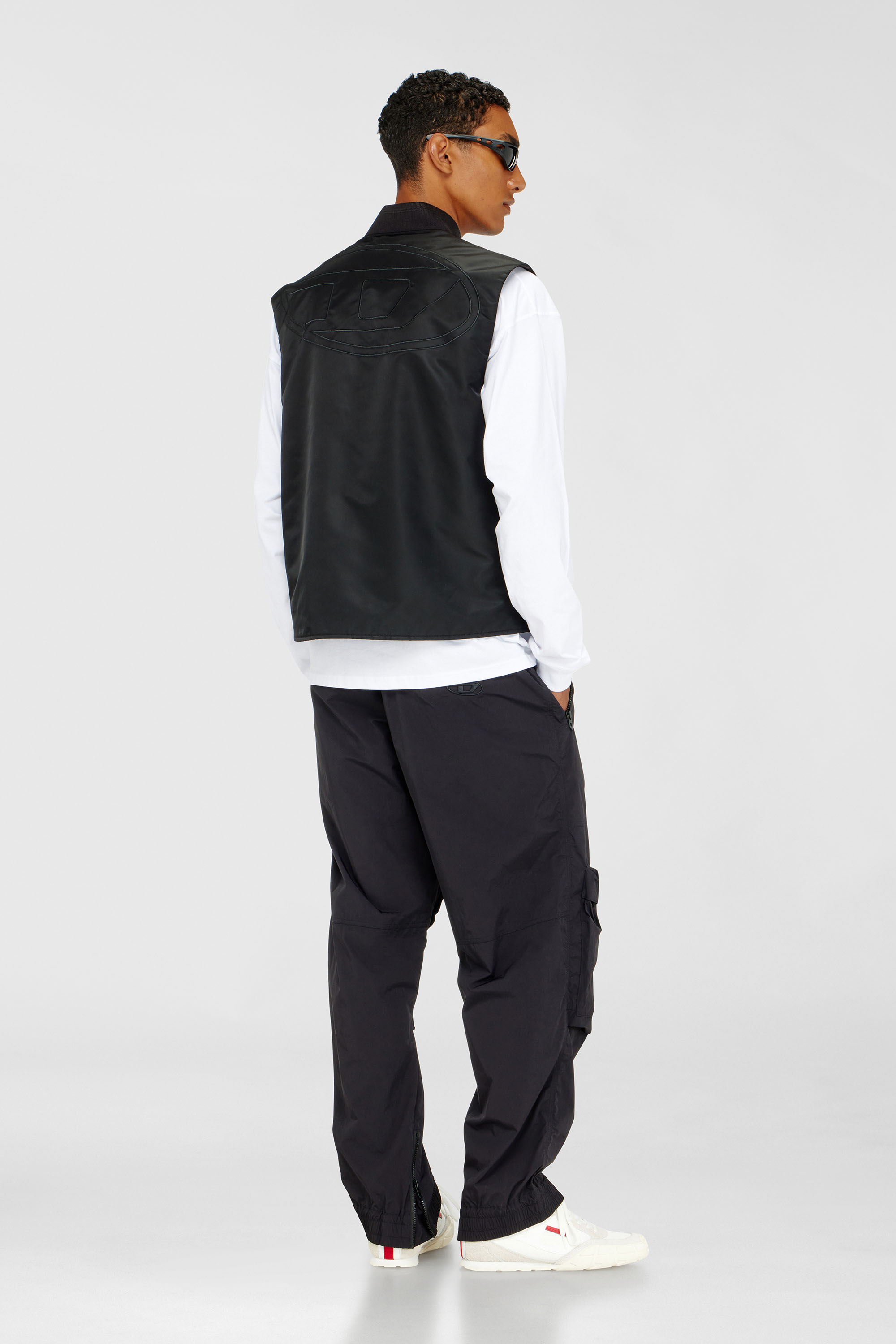 Diesel - W-TYPE-D1-SL, Male's ジップアップベスト in ブラック - 2