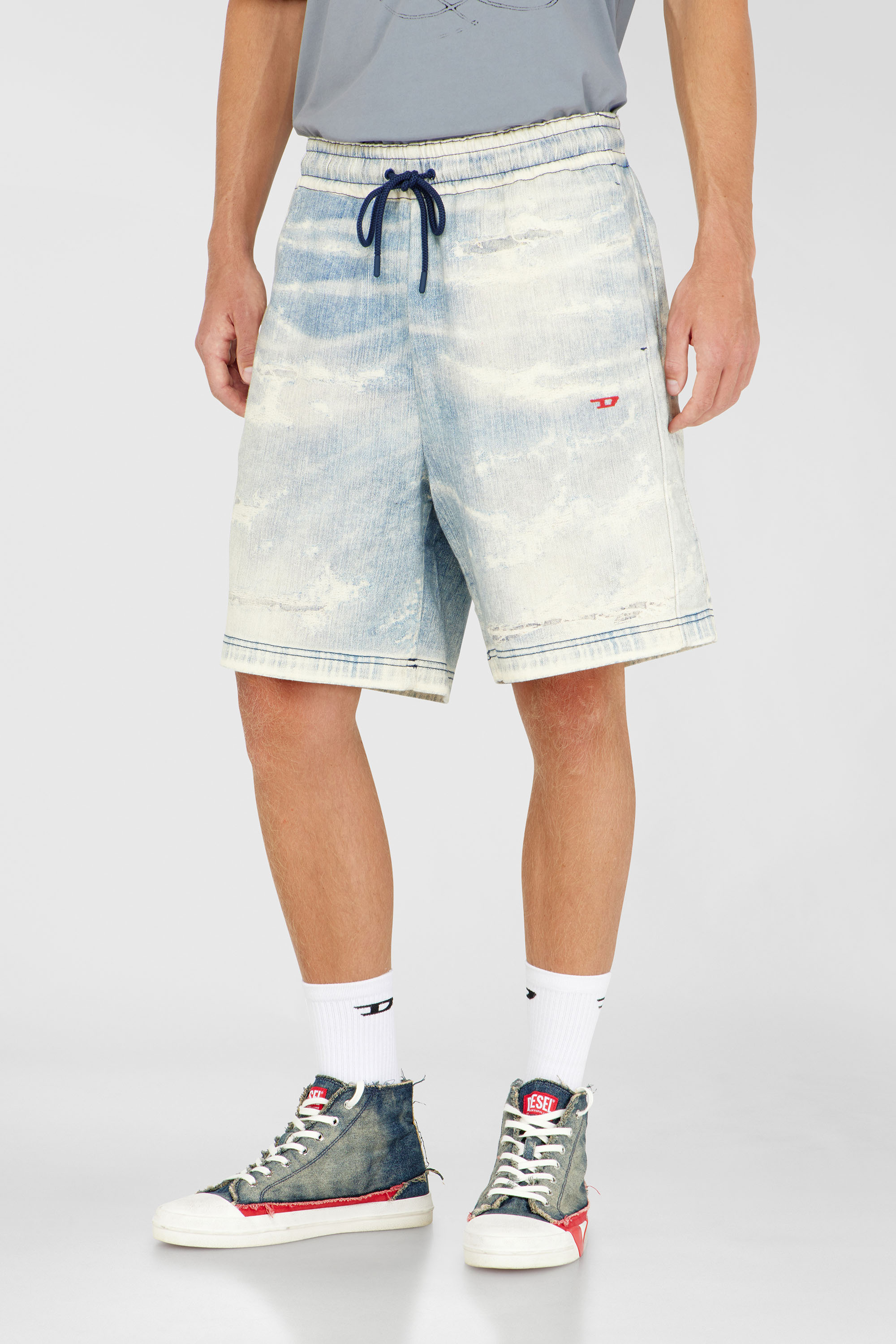 Diesel - D-BOXY JOGGJEANS, Male's ジョグ ショートパンツ in ライトブルー - 1