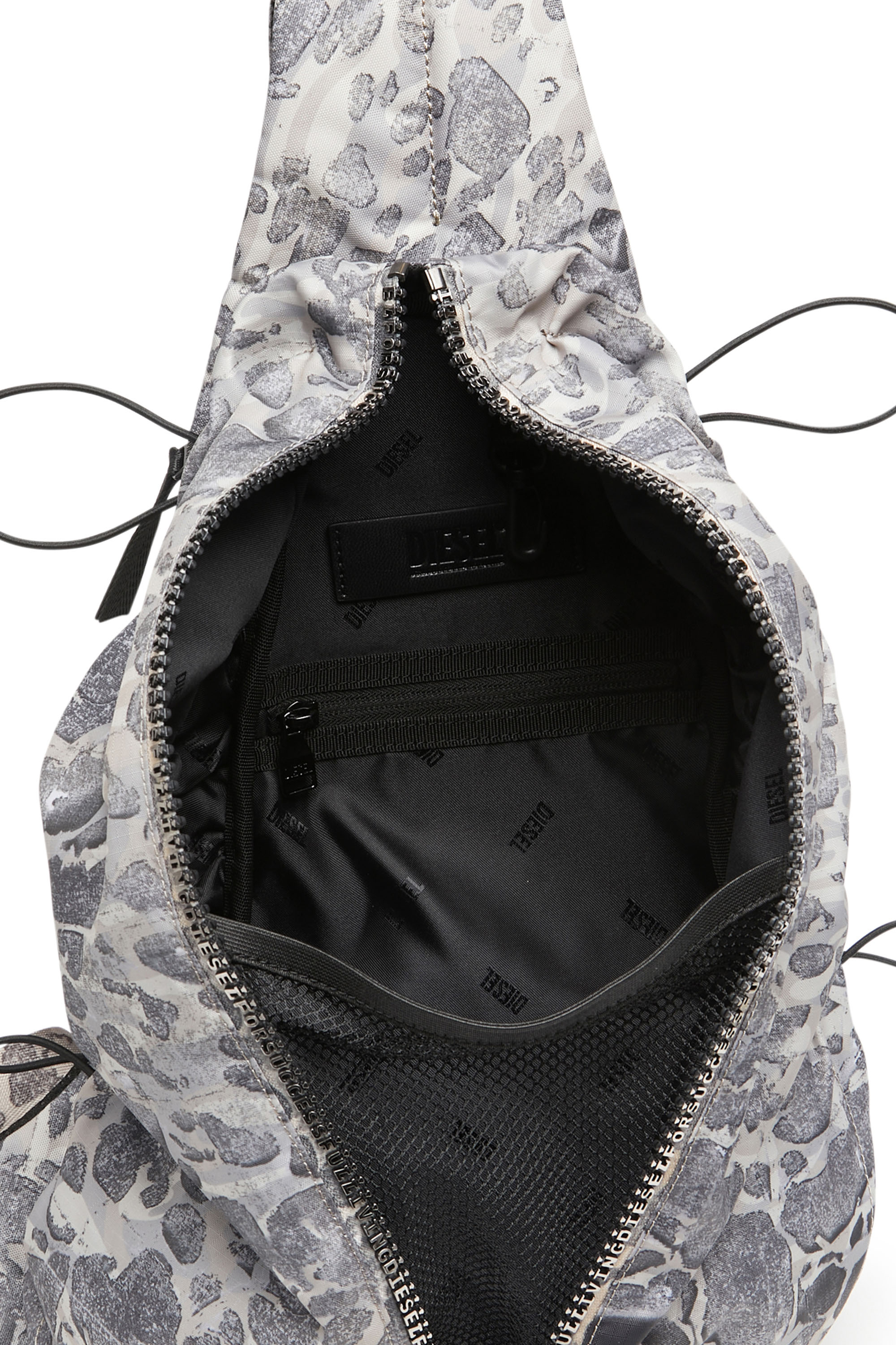 ディーゼル　ボディバッグ　Zip-D Sling Bag X X10053_P6720_T2076_D.jpg