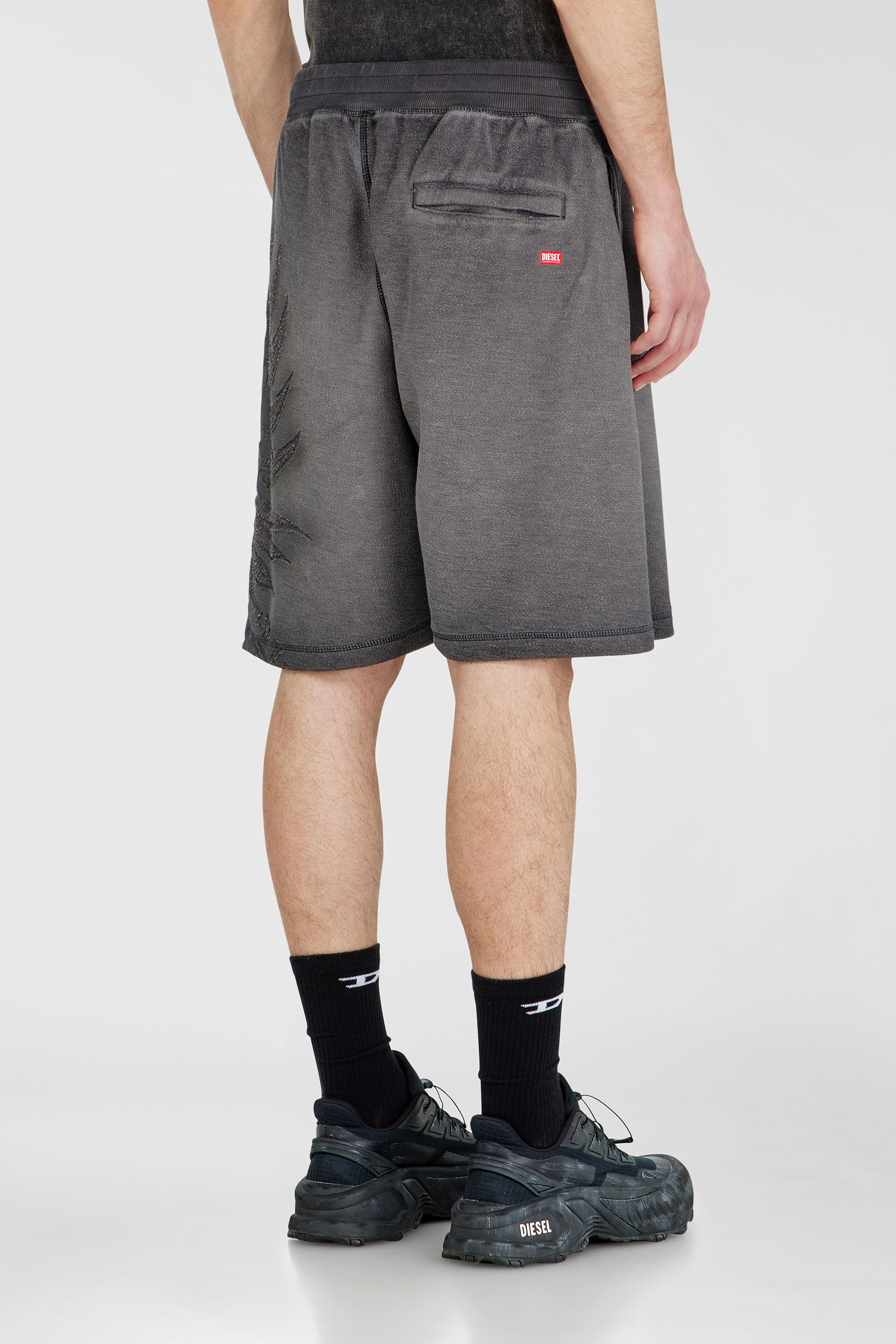 Diesel - P-RAWCROW, Male's ショートパンツ in ダークグレー - 4