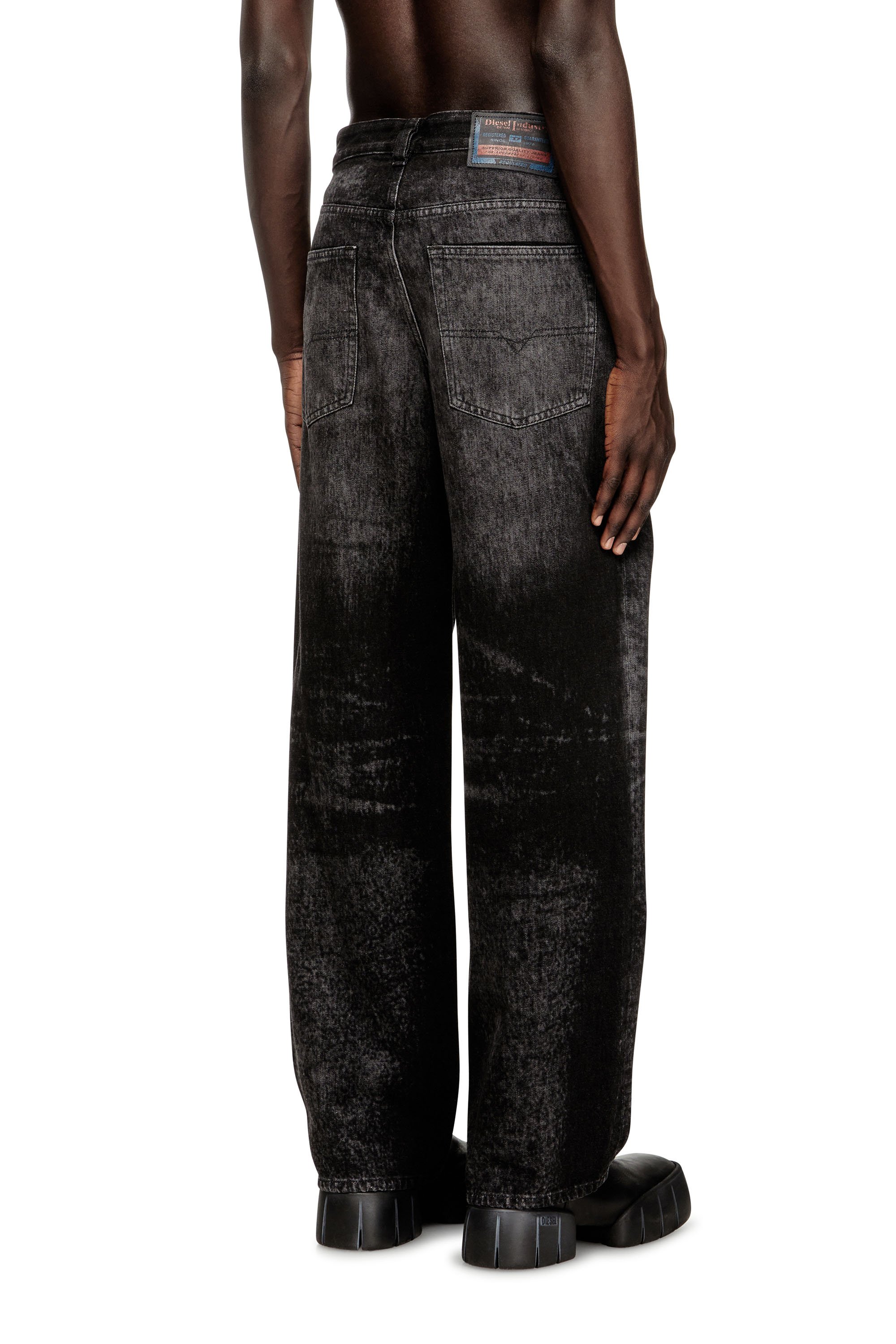 Diesel - Male's Relaxed Jeans 2001 D-Macro 007DB, ブラック/ダークグレー - 4