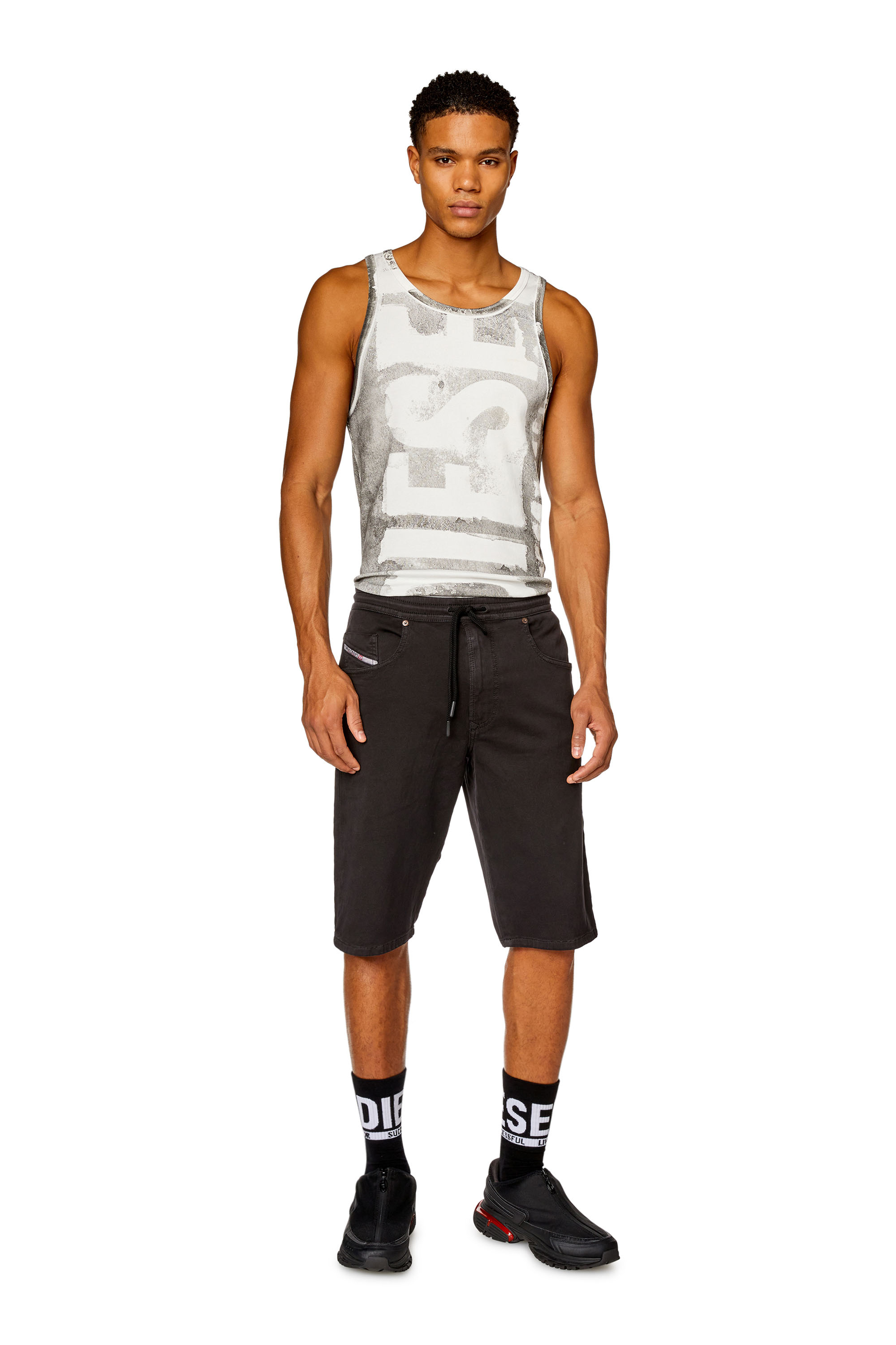Diesel - 2033 D-KROOLEY-SHORT JOGG, Male's Chino shorts in JoggJeans in ブラック - 1