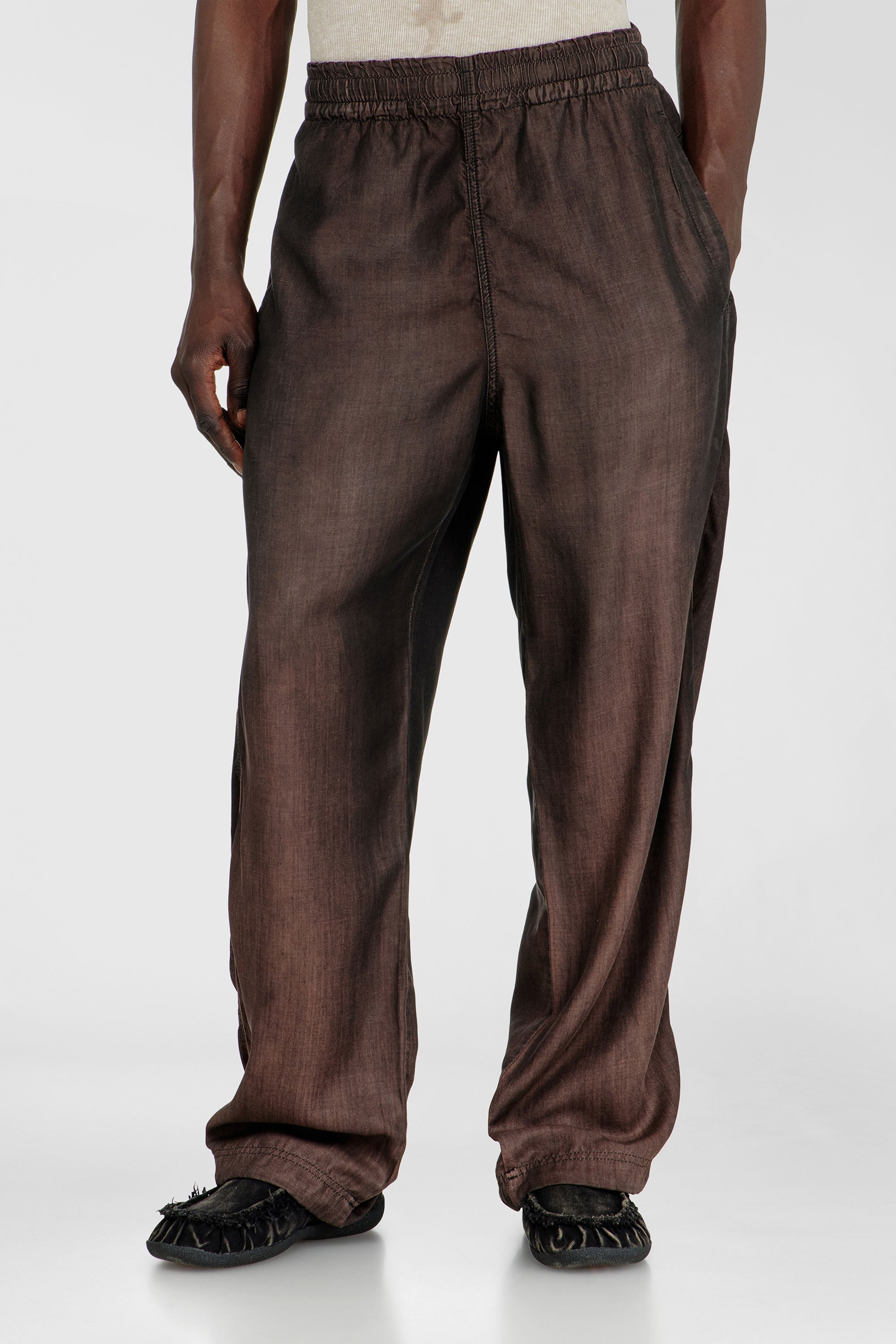 Diesel - Unisex's Relaxed Jeans D-Roder 068YF, ダークブラウン - 1