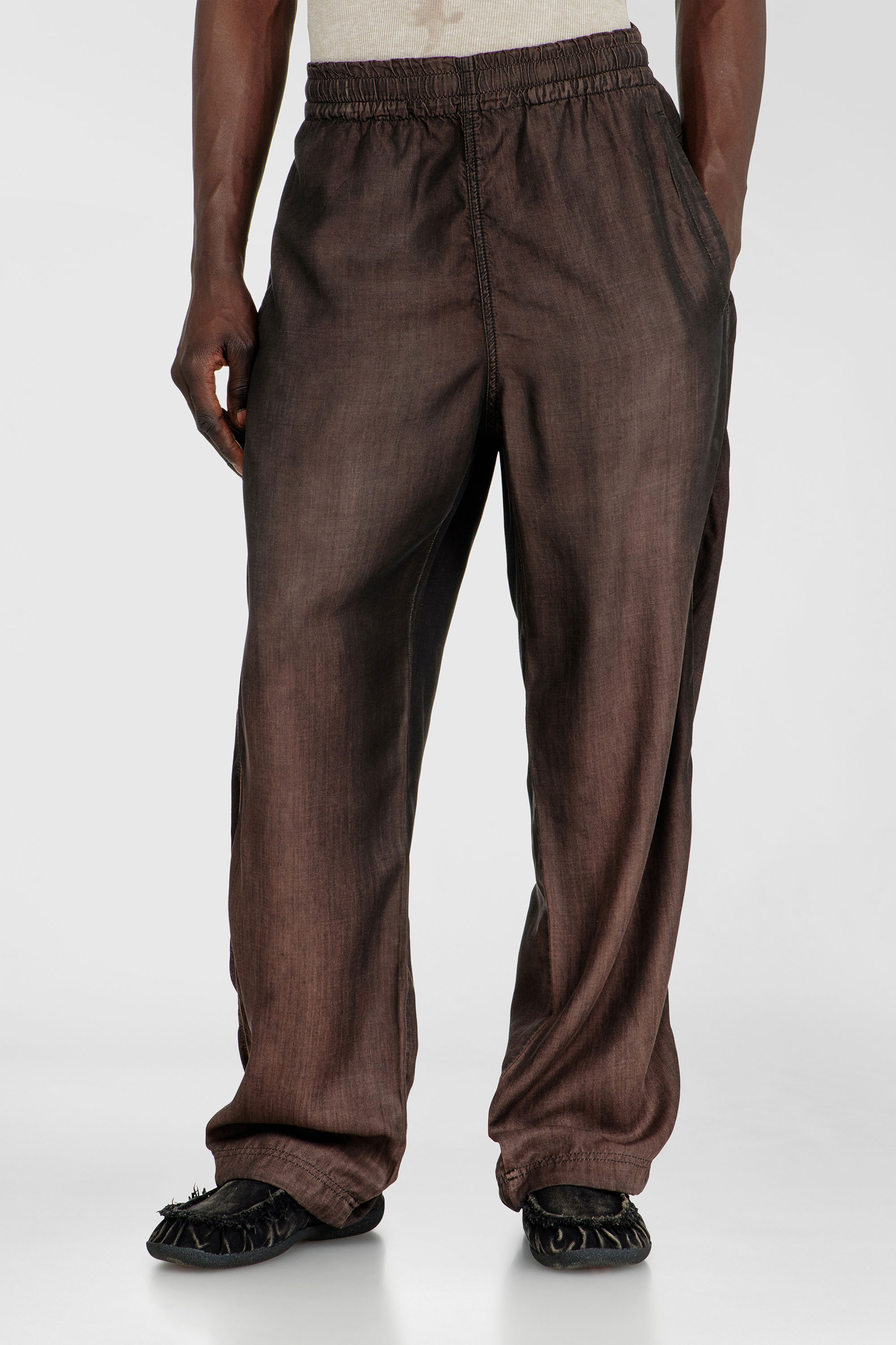 Diesel - Unisex's Relaxed Jeans D-Roder 068YF, ダークブラウン - 2