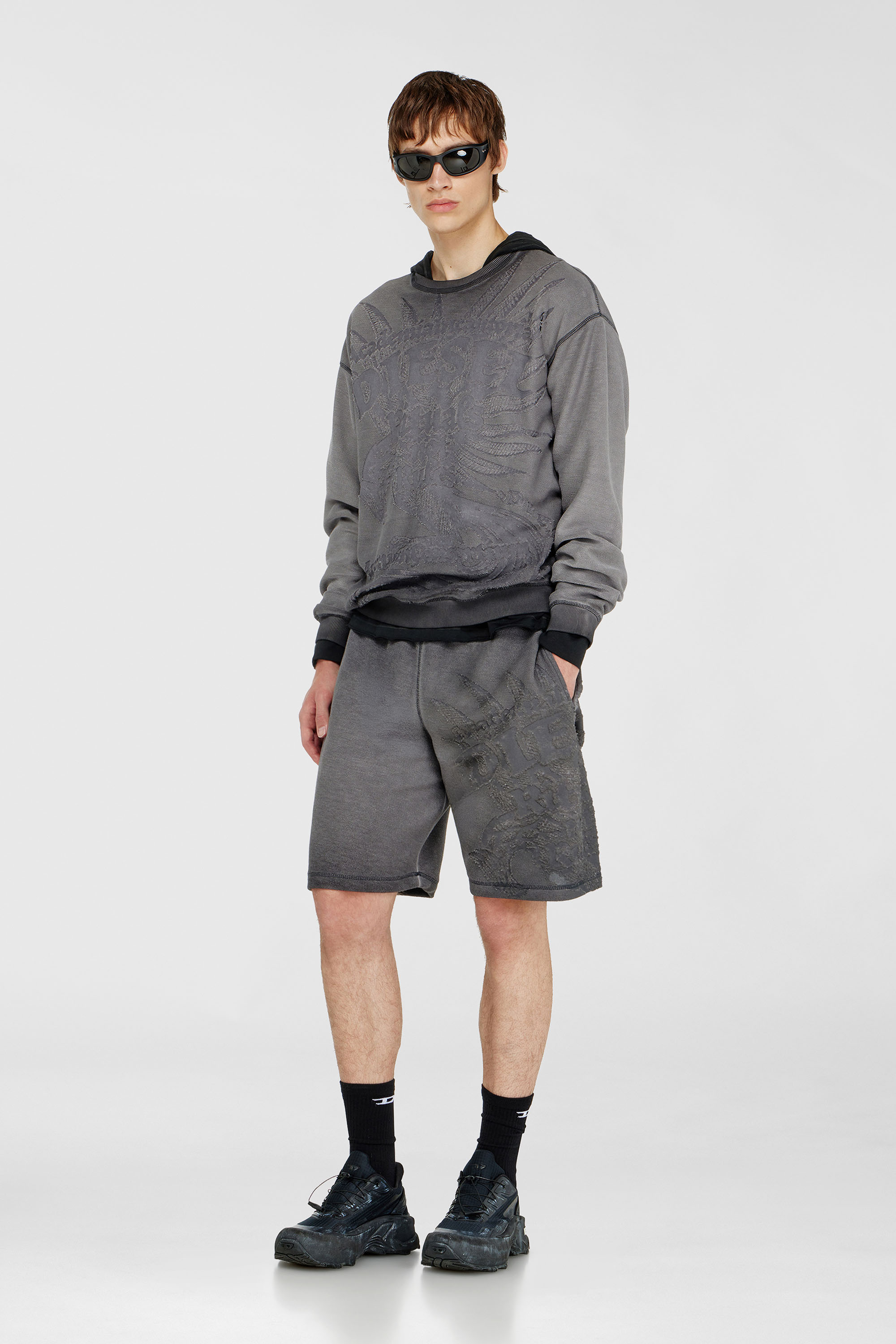 Diesel - P-RAWCROW, Male's ショートパンツ in ダークグレー - 1