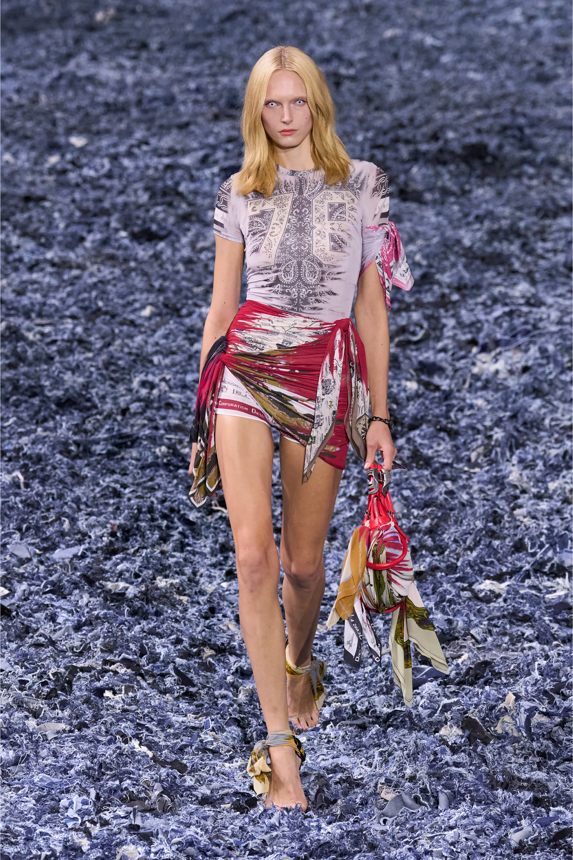 Diesel - T-DANA, Female's T-shirt with bandana arm tie in グレー - 5