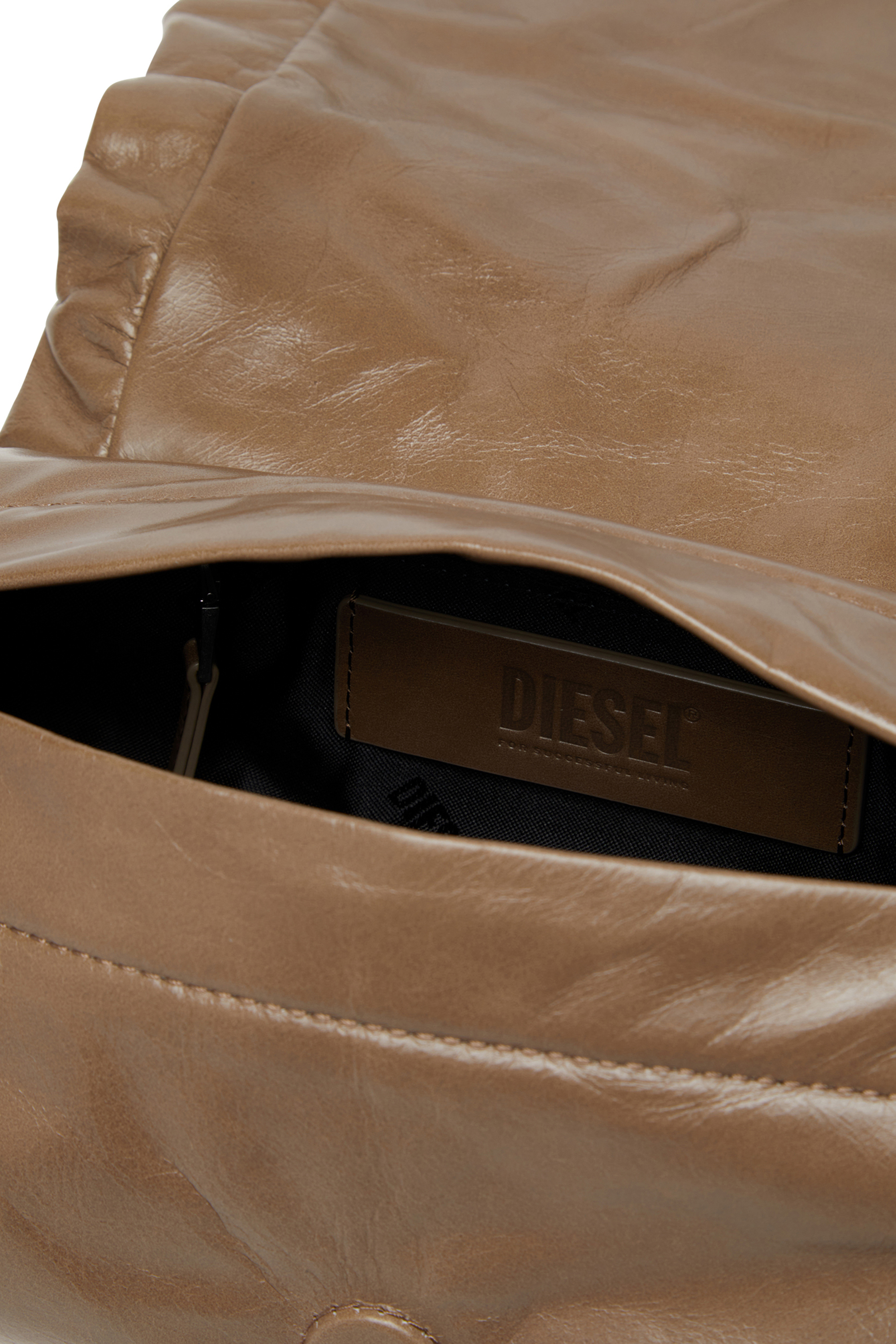 Diesel - SCRUNCH-D SHOULDER S, Female's Scrunch-D S-Shoulder bag in scrunched leather in ブラウン - 4