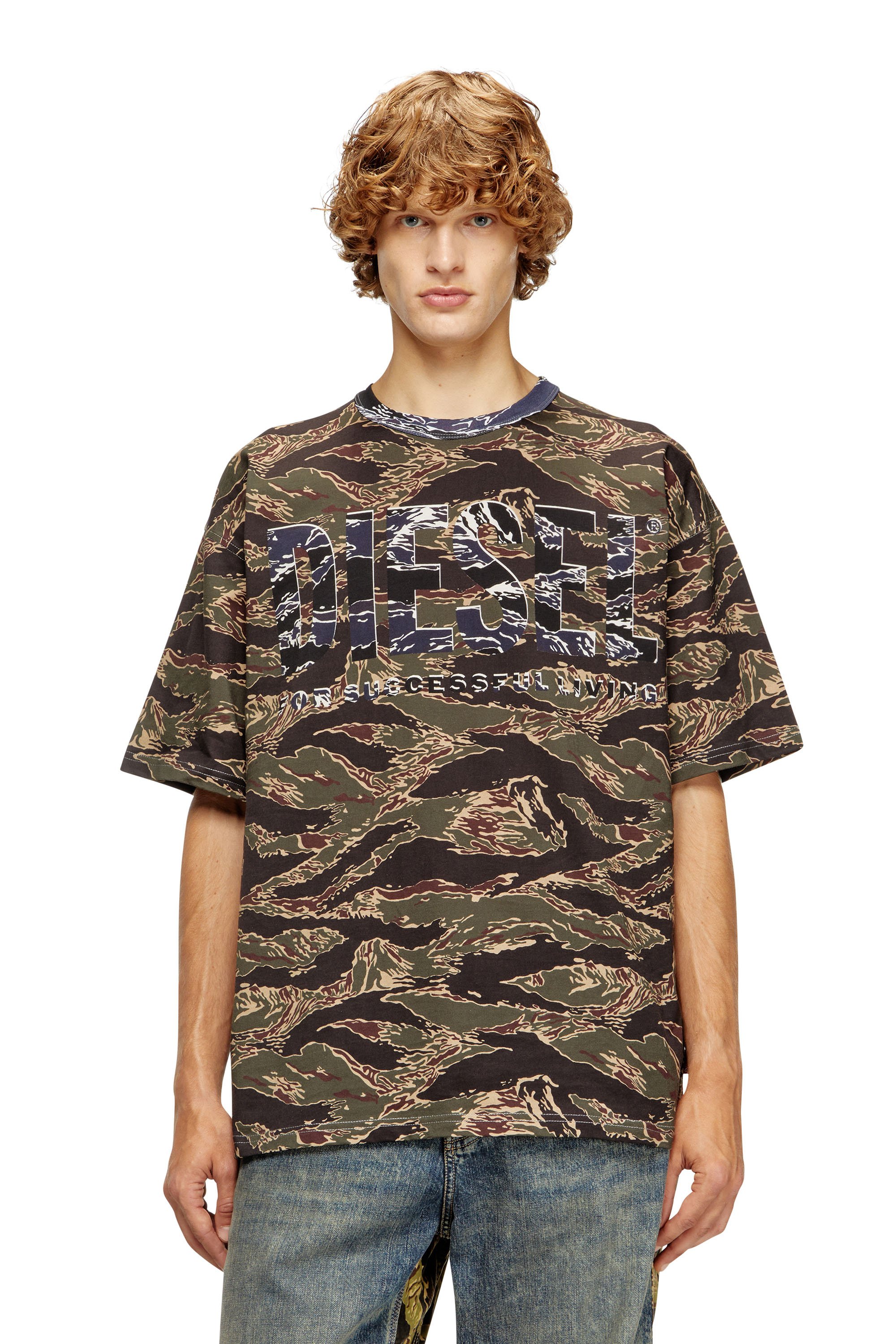 Diesel - T-BOXT-T22, Male's Camo T-shirt with camo logo in ミリタリーグリーン - 1