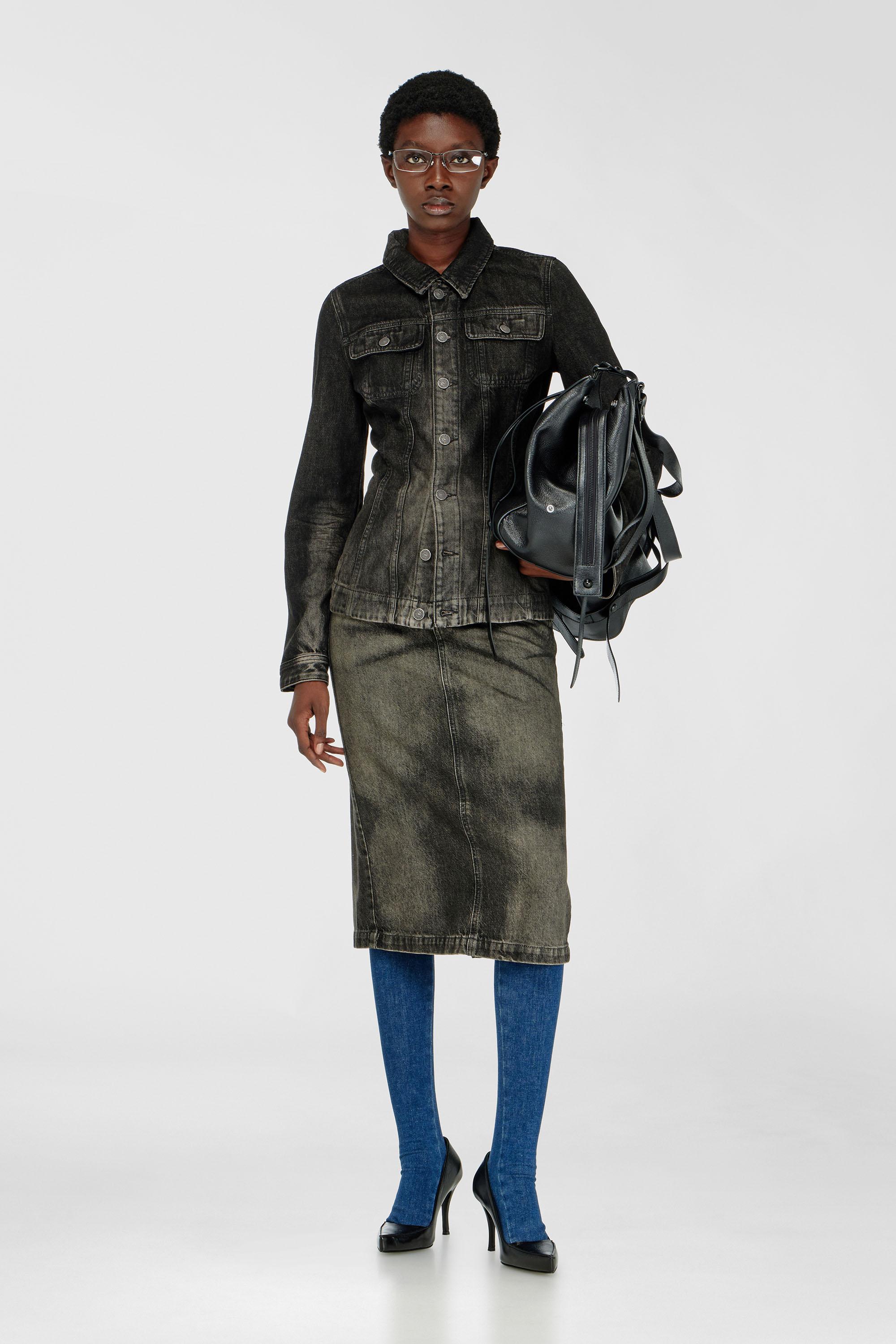 Diesel - DE-KATERIN-FSJ, Female's Fitted trucker jacket in dirty-effect denim in ブラック/ダークグレー - 1