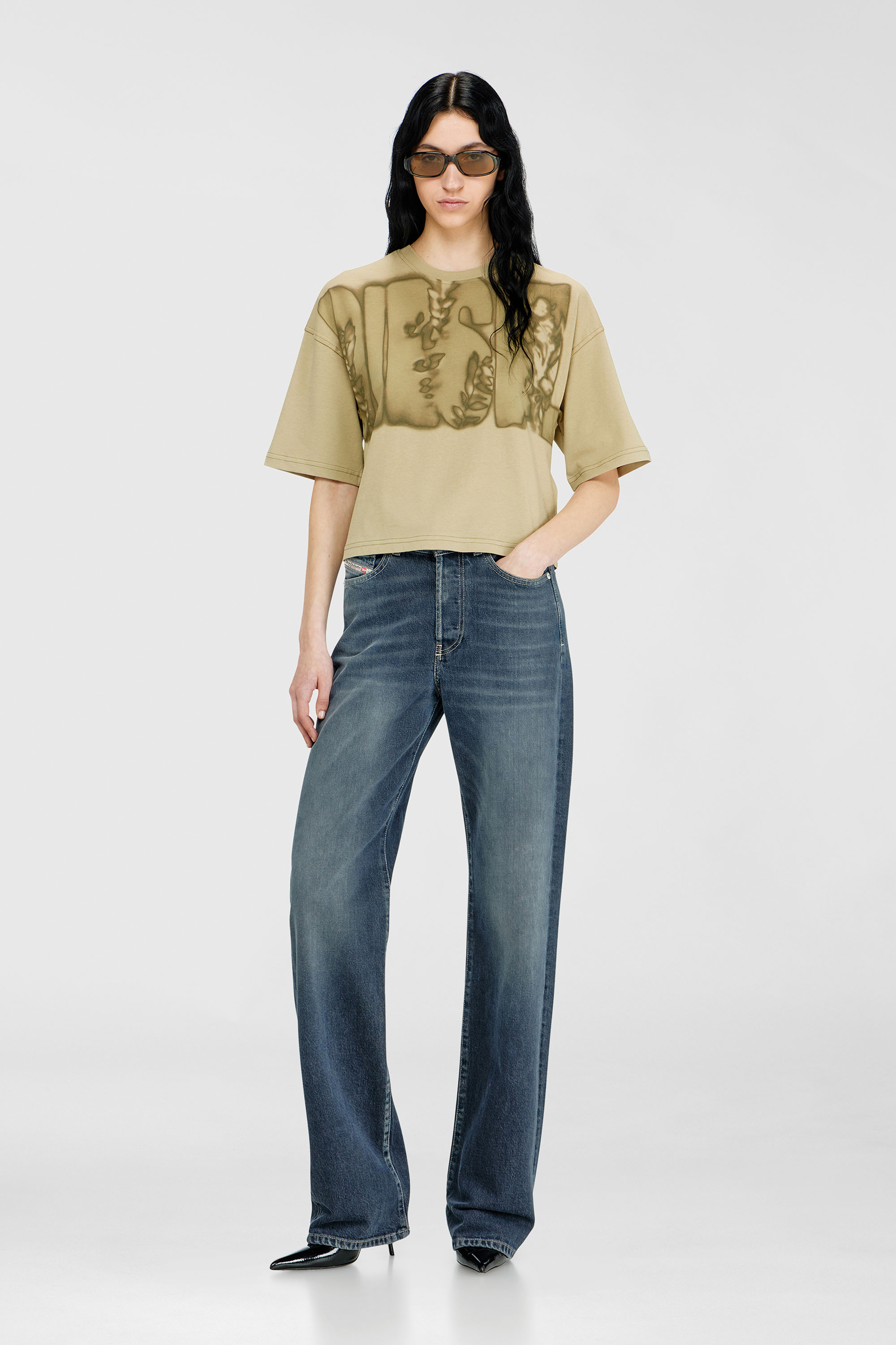 Diesel - T-CROPYN-AA1, Female's Tシャツ in グリーン - 2
