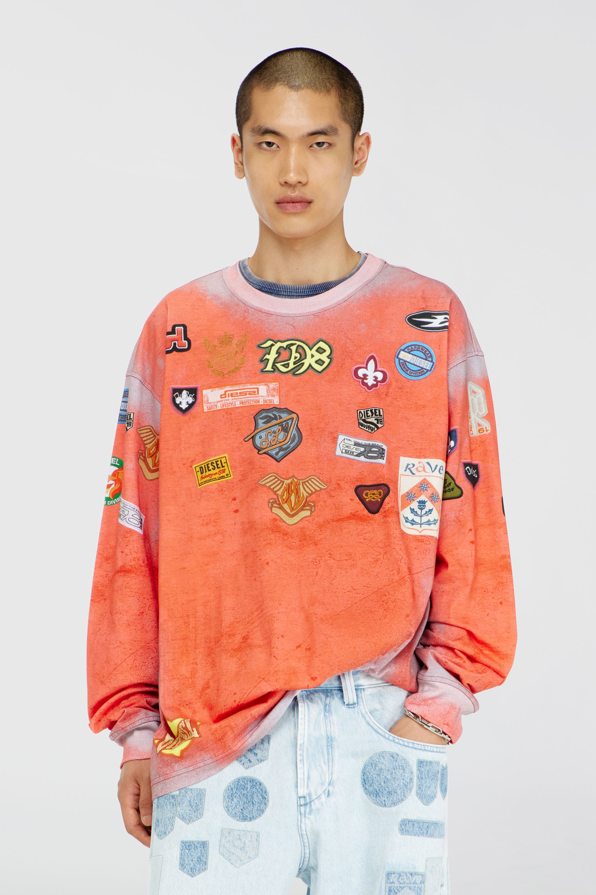 Diesel - T-NORME-LS-PATCHES, Male's 長袖Tシャツ in レッド - 1