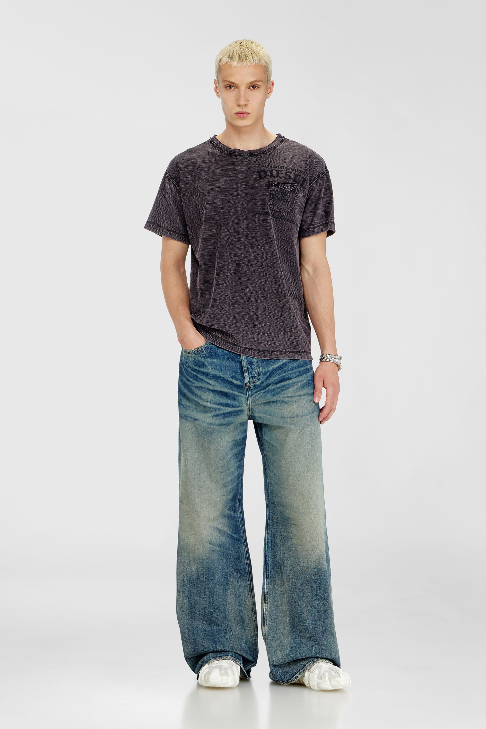 Diesel - T-ARDY, Male's Tシャツ in ダークグレー - 2