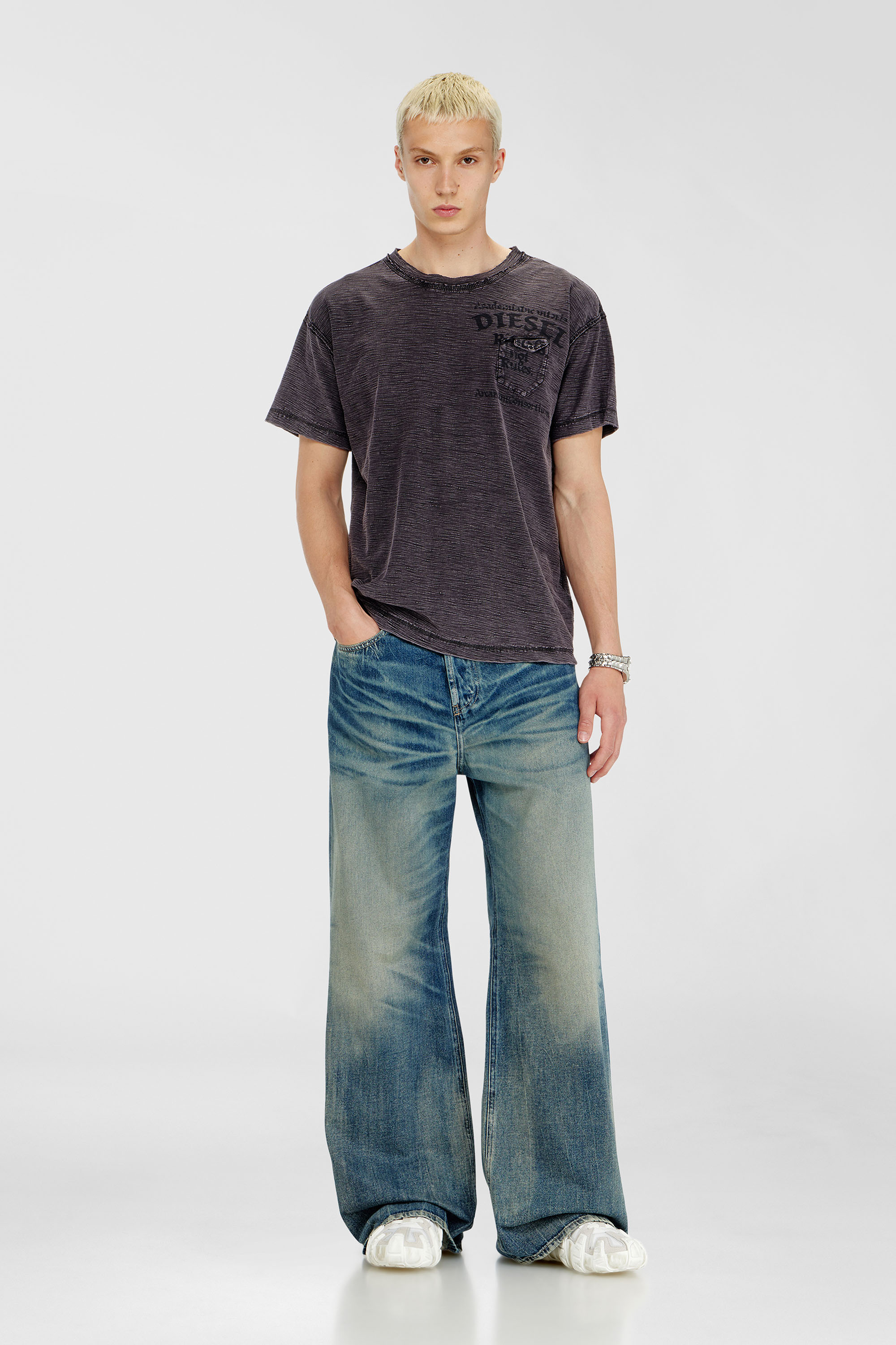 Diesel - T-ARDY, Male's Tシャツ in ダークグレー - 1