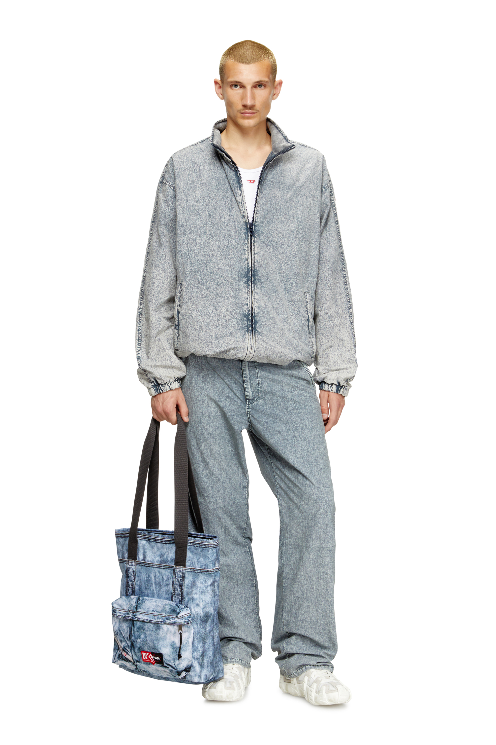 Diesel - DIESEL TOTE, Unisex's Tote bag in trompe l'oeil denim in ブルー - 2