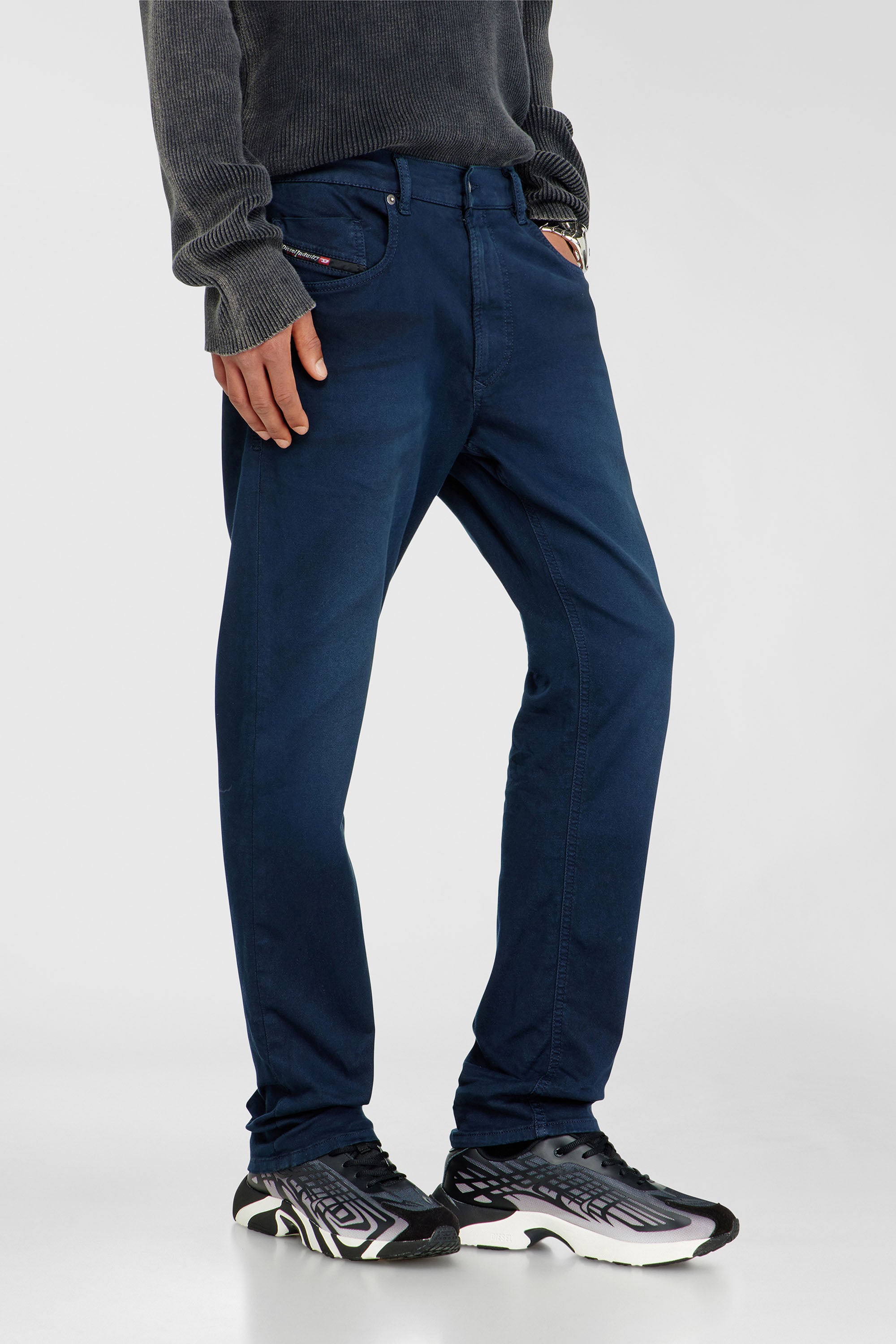 Diesel - Male's Regular 2032 D-Krooley-BW Joggjeans&reg; 0670M, ダークブルー - 5