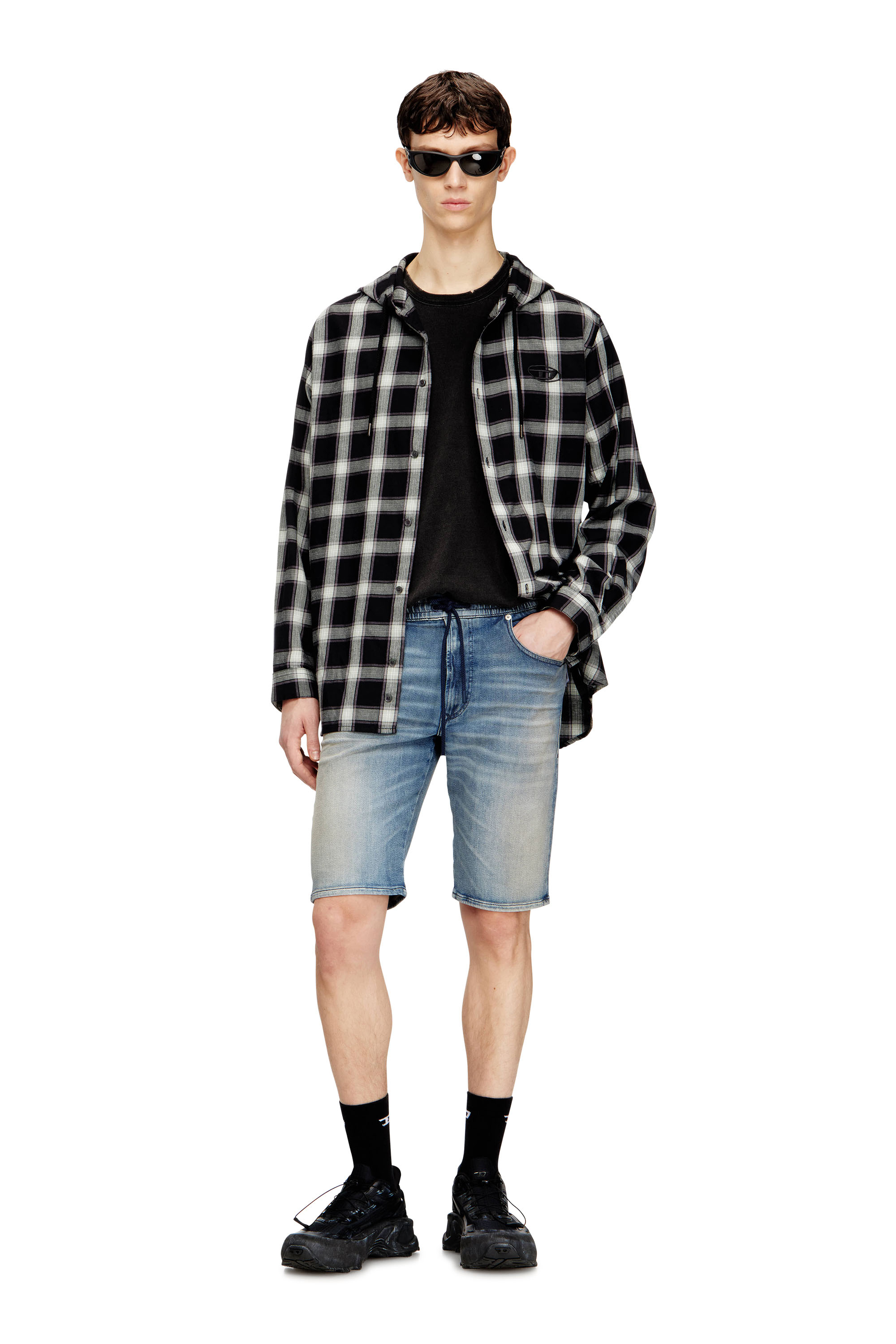 Diesel - 2033 D-KROOLEY-SHORT JOGG, Male's ジョグ デニムショートパンツ in ブルー - 2