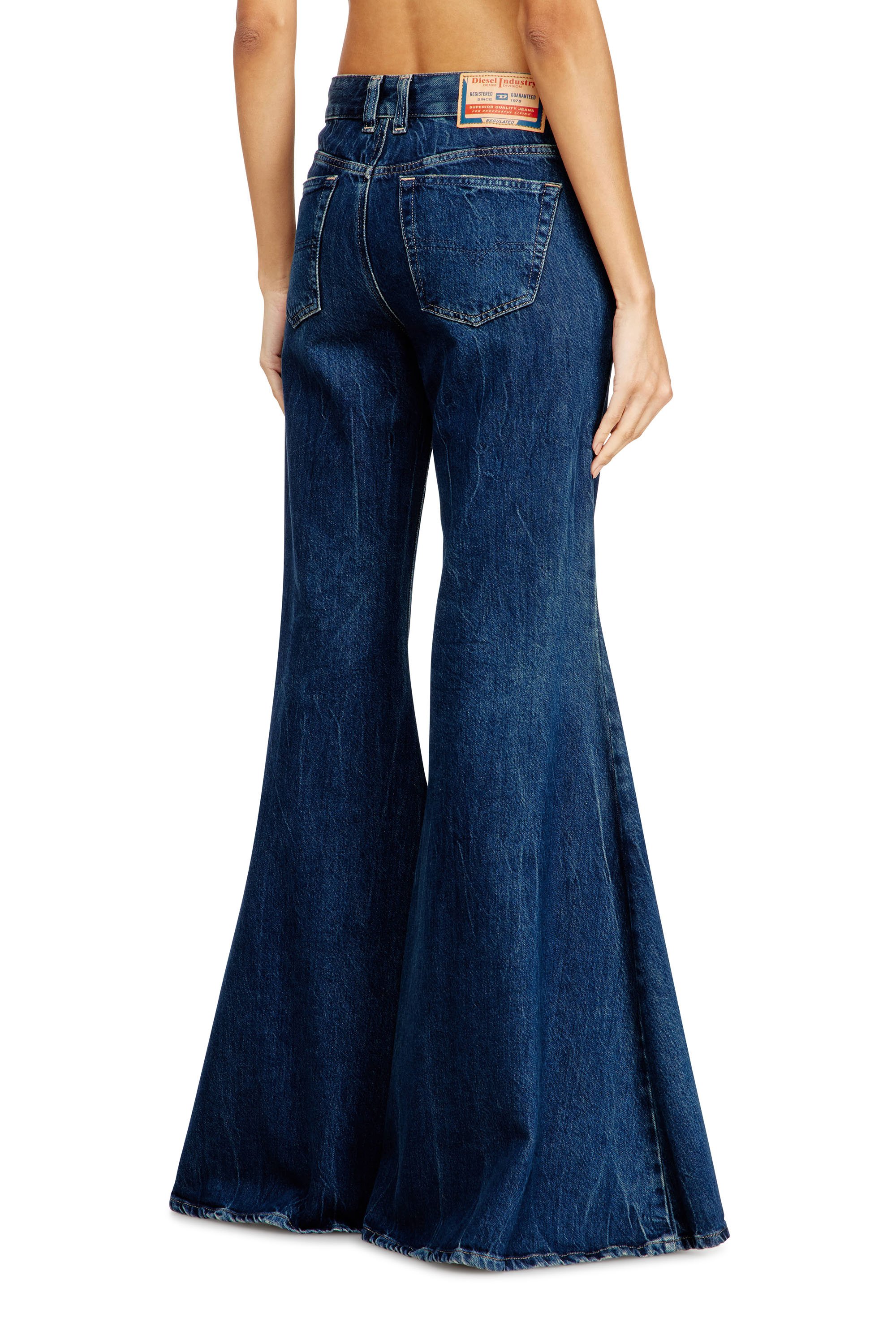 Diesel - Female's Flare Jeans 1970 D-Bleess 09N61, ミディアムブルー - 4