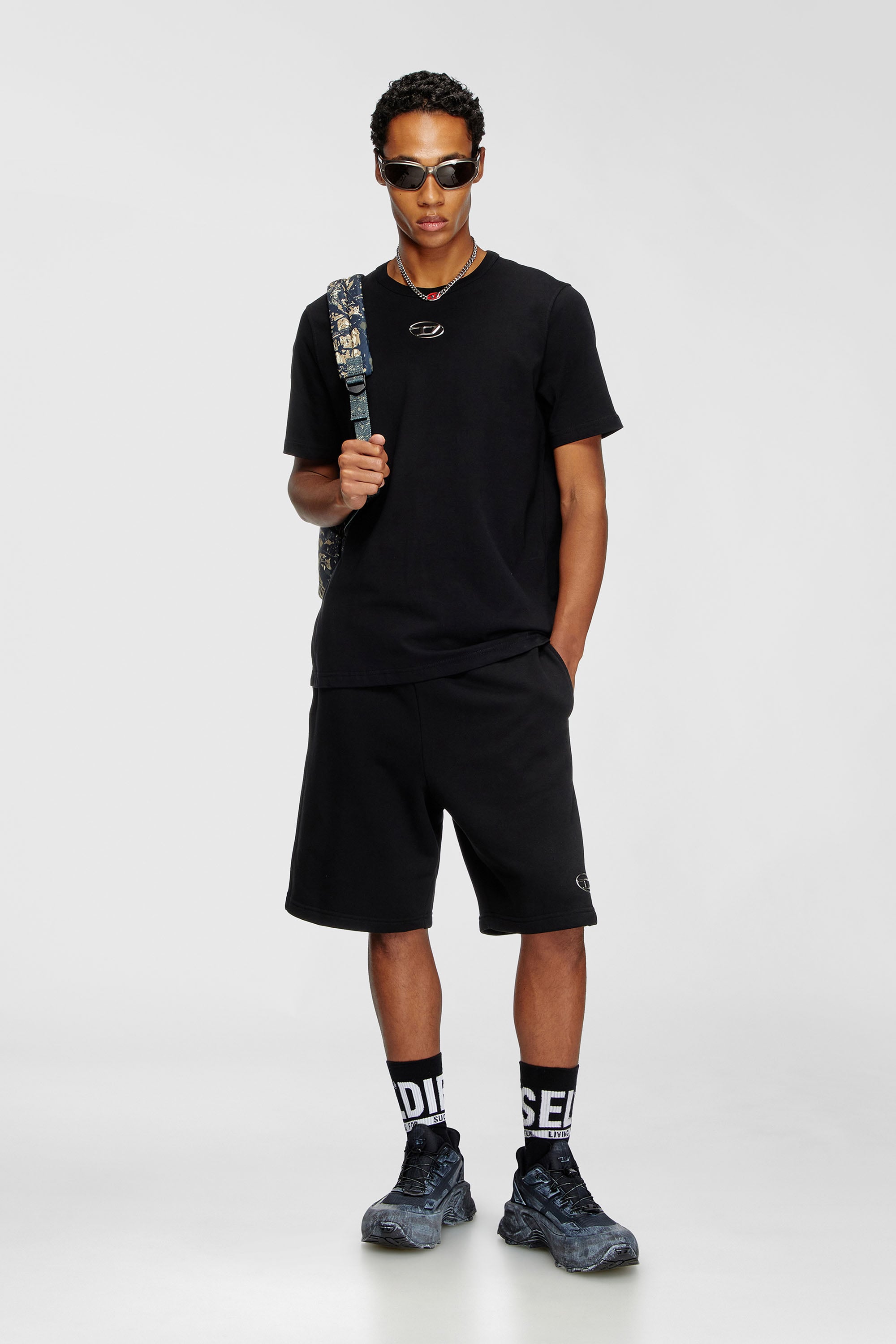 Diesel - P-MARSHY-OD, Male's ハーフパンツ in ブラック - 1