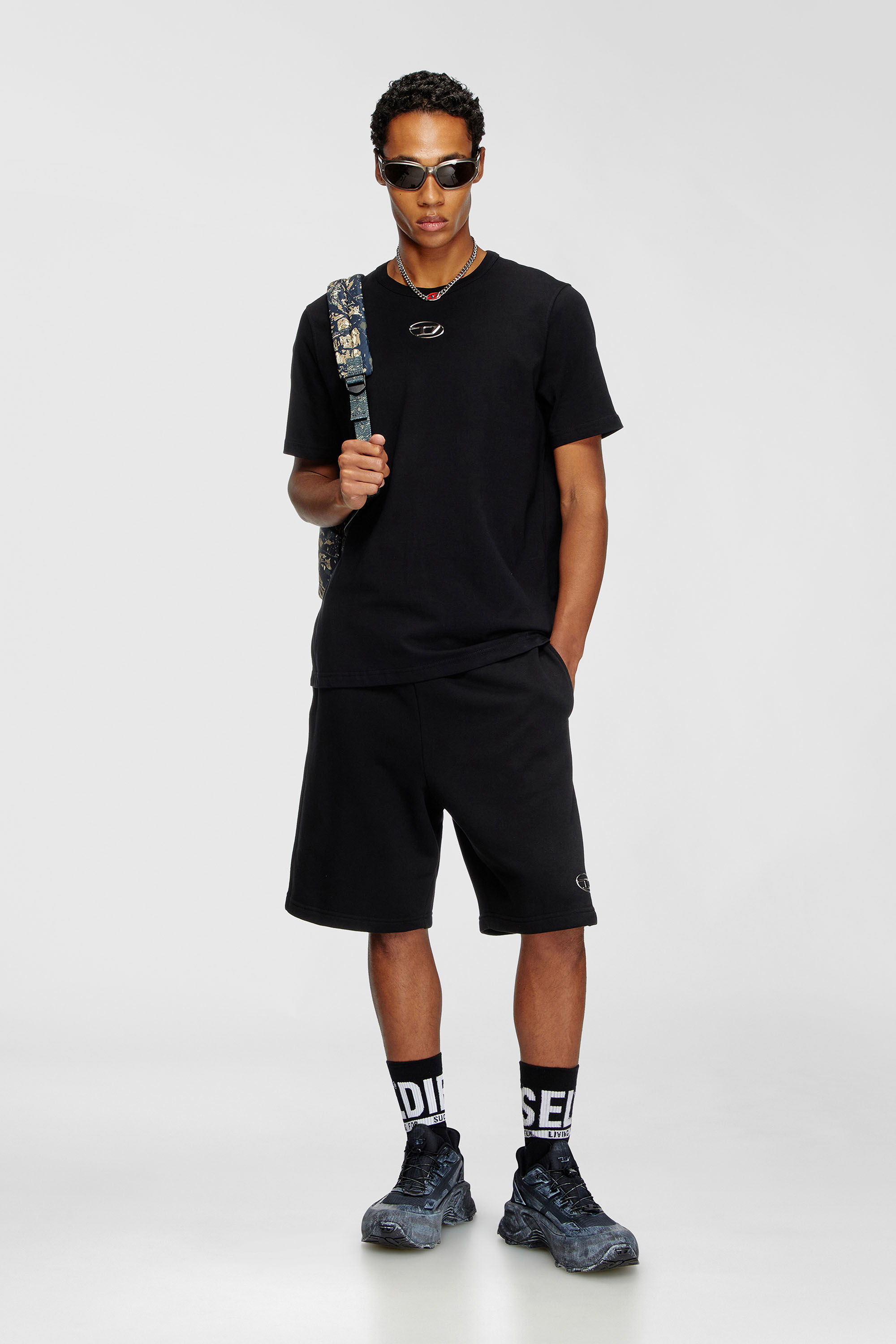 Diesel - P-MARSHY-OD, Male's ハーフパンツ in ブラック - 1